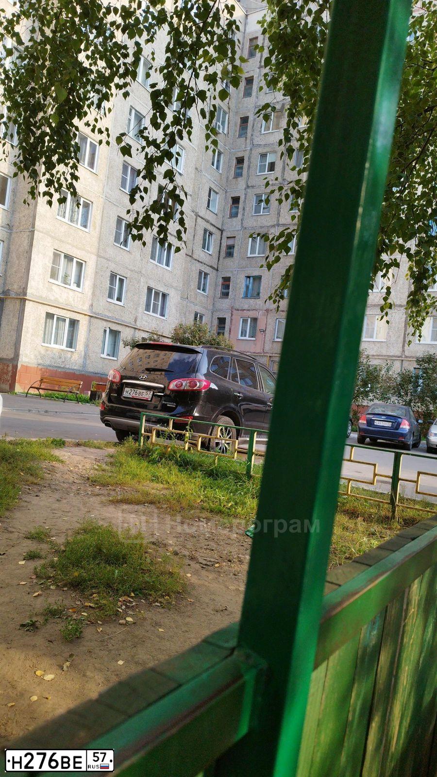 Фото автомобиля HYUNDAI SANTA FE, 2012 — госномер О424ХМ197. Цвет: ЧЕРНЫЙ