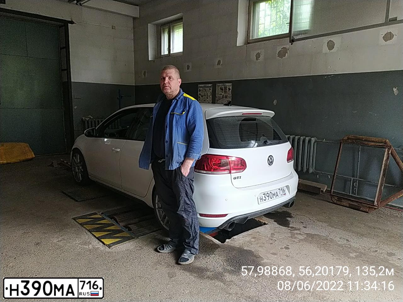 Фото автомобиля VOLKSWAGEN GOLF, 2011 — госномер О929АА159. Цвет: Белый