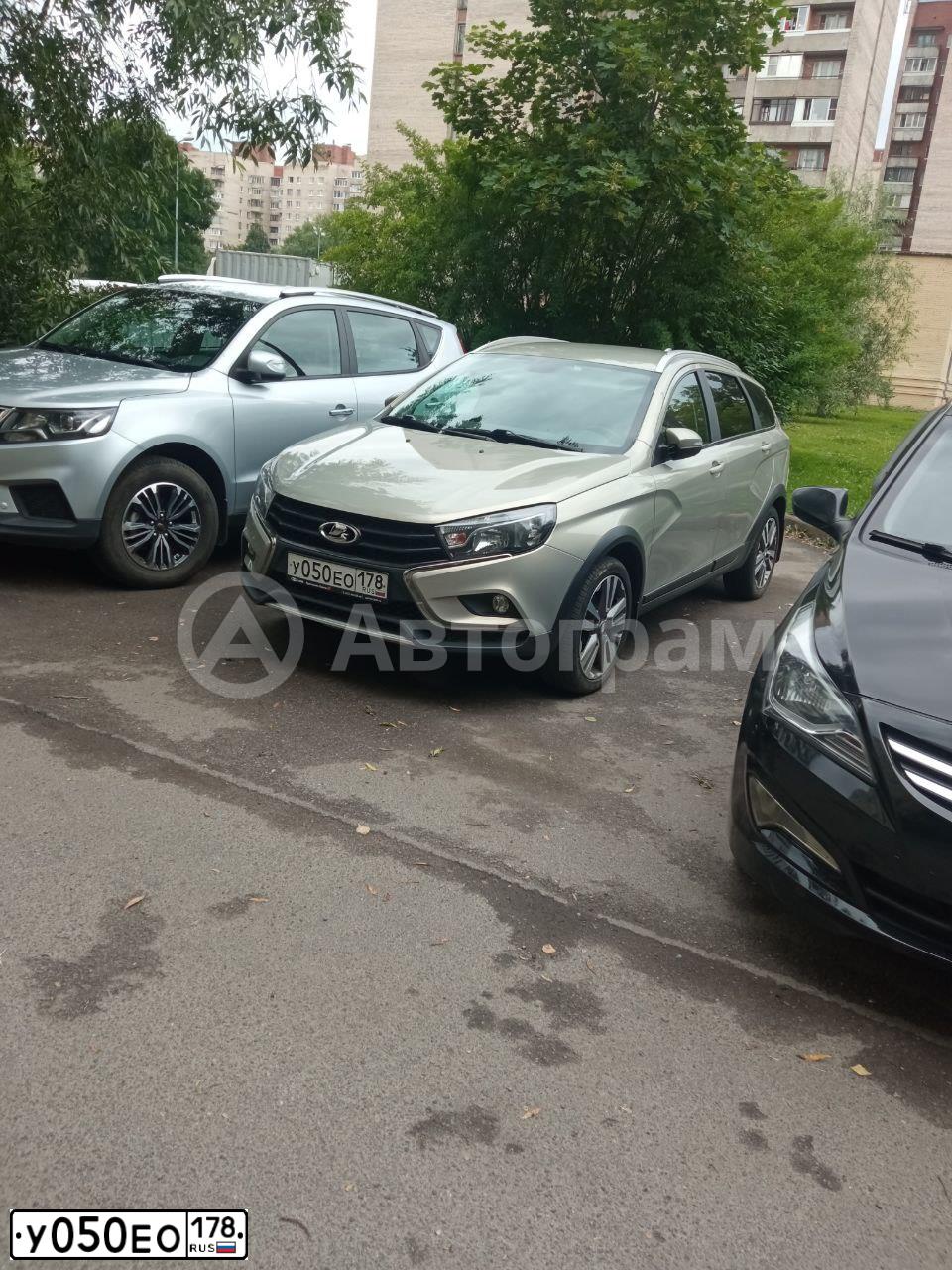 Фото автомобиля LADA VESTA, 2015 — госномер У050ЕО178. Цвет: БЕЛЫЙ