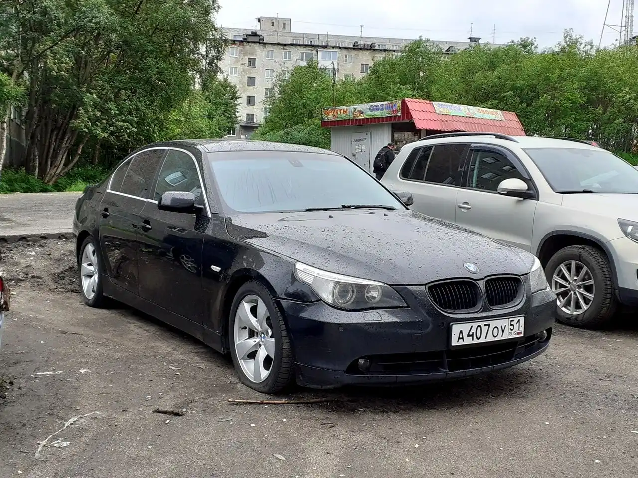 Фото автомобиля БМВ 530I A, 2005 — госномер В550РВ51. Цвет: ЧЕРНЫЙ