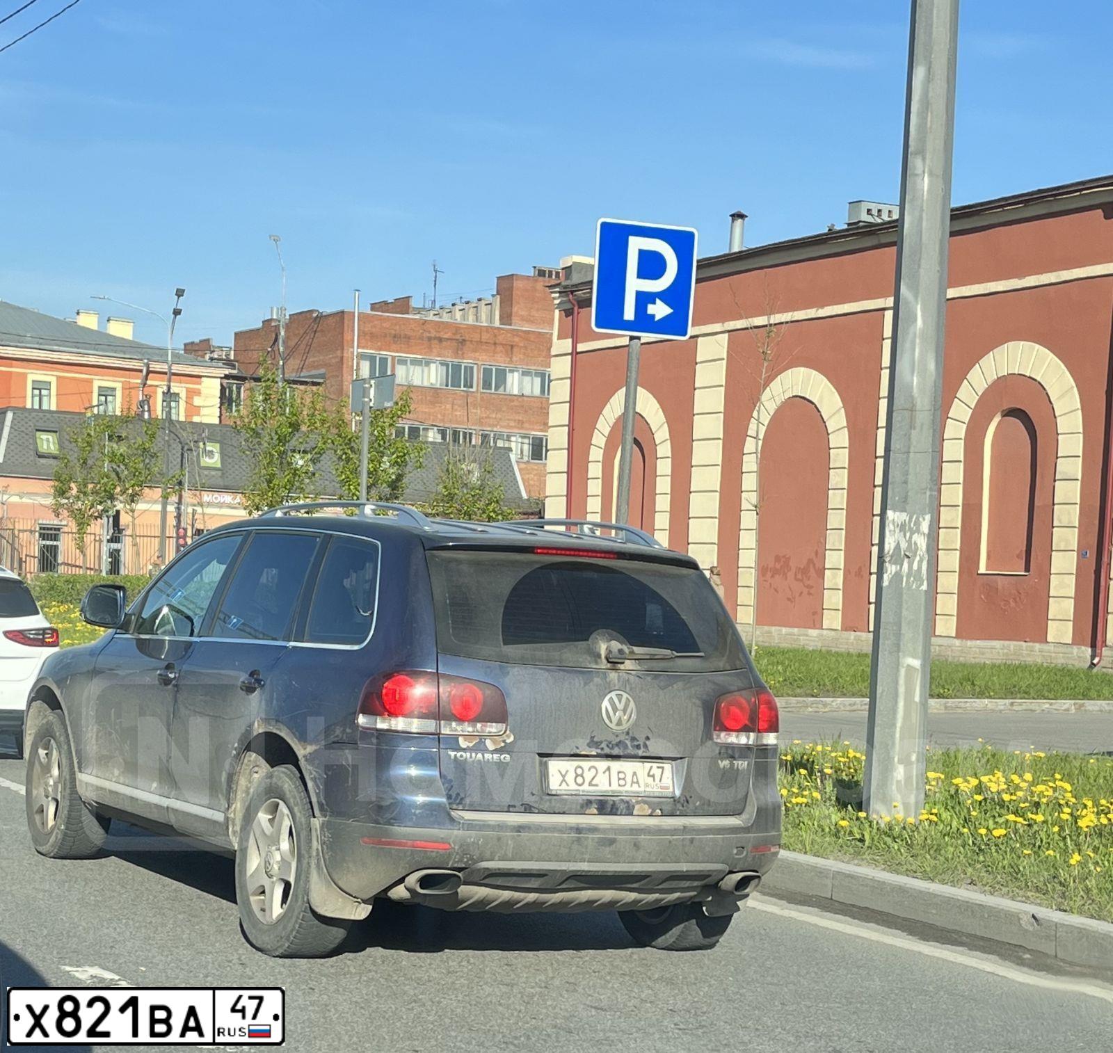Фото автомобиля VOLKSWAGEN TOUAREG, 2007 — госномер Х821ВА47. Цвет: ТЕМНО-СИНИЙ