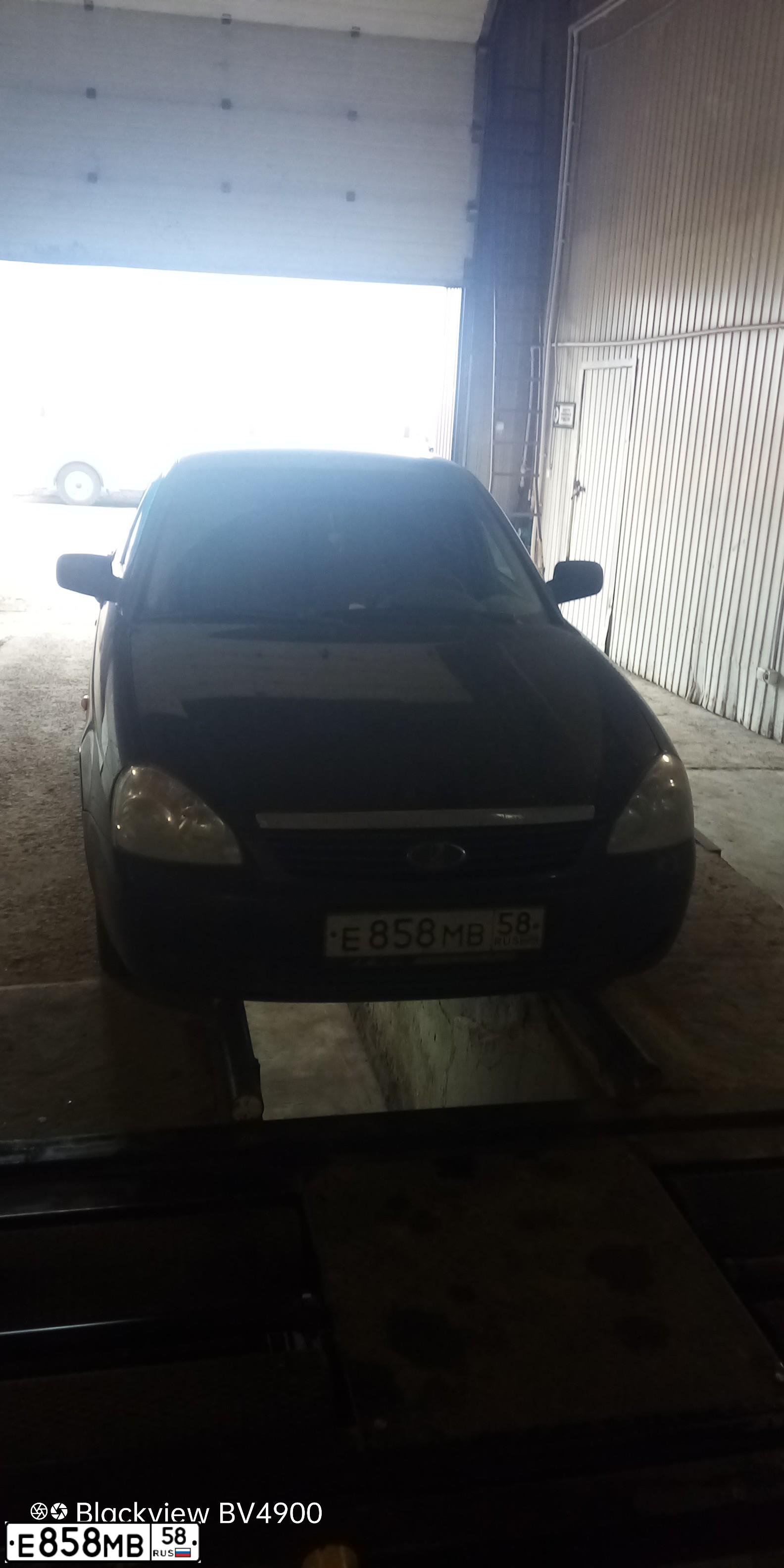 Фото автомобиля LADA 2170 PRIORA, 2010 — госномер М027НР13. Цвет: Сине-Черный