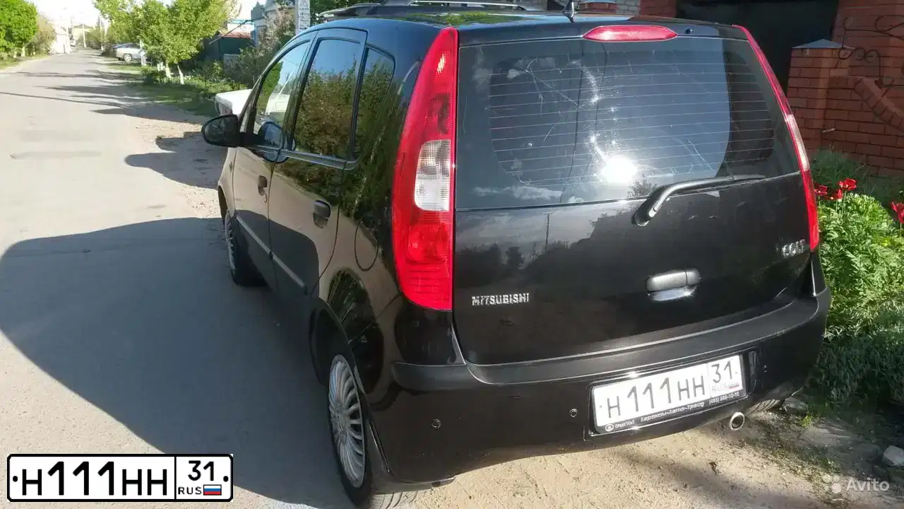 Фото автомобиля TOYOTA LANDCRUISER 200, 2011 — госномер Н111НН31. Цвет: ЧЕРНЫЙ