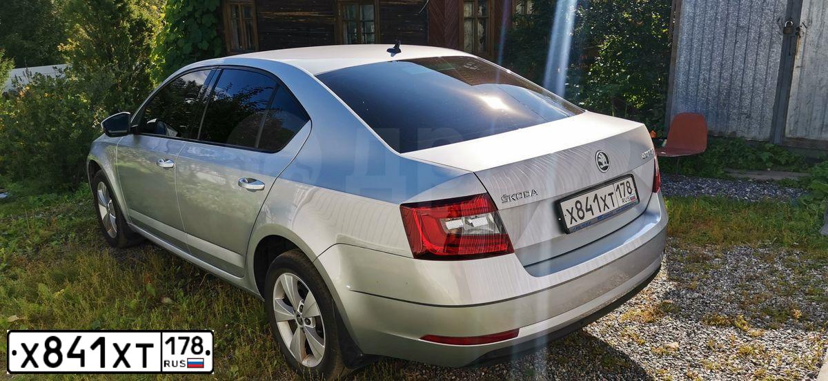 Фото автомобиля SKODA OCTAVIA, 2018 — госномер Х841ХТ178. Цвет: Серебристый