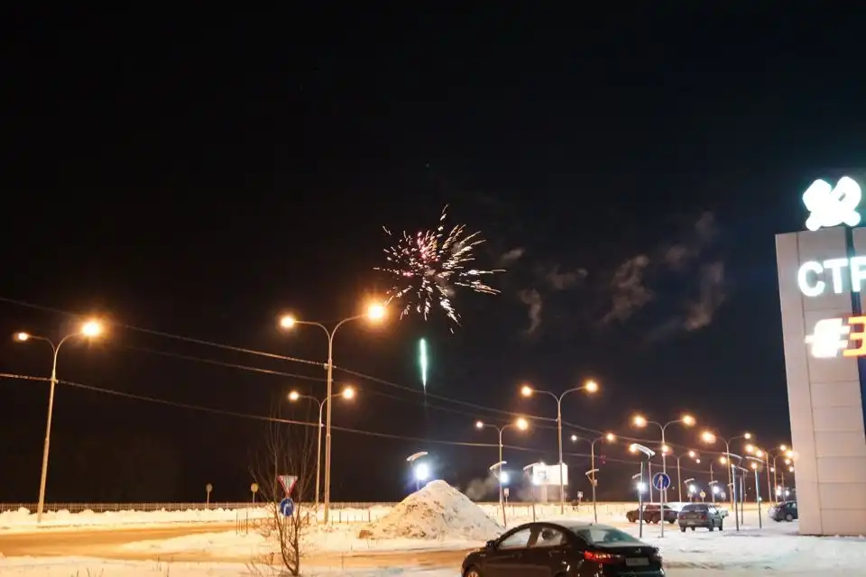 Фото автомобиля TAGAZ SONATA, 2005 — госномер С335ВО53. Цвет: СЕРЫЙ