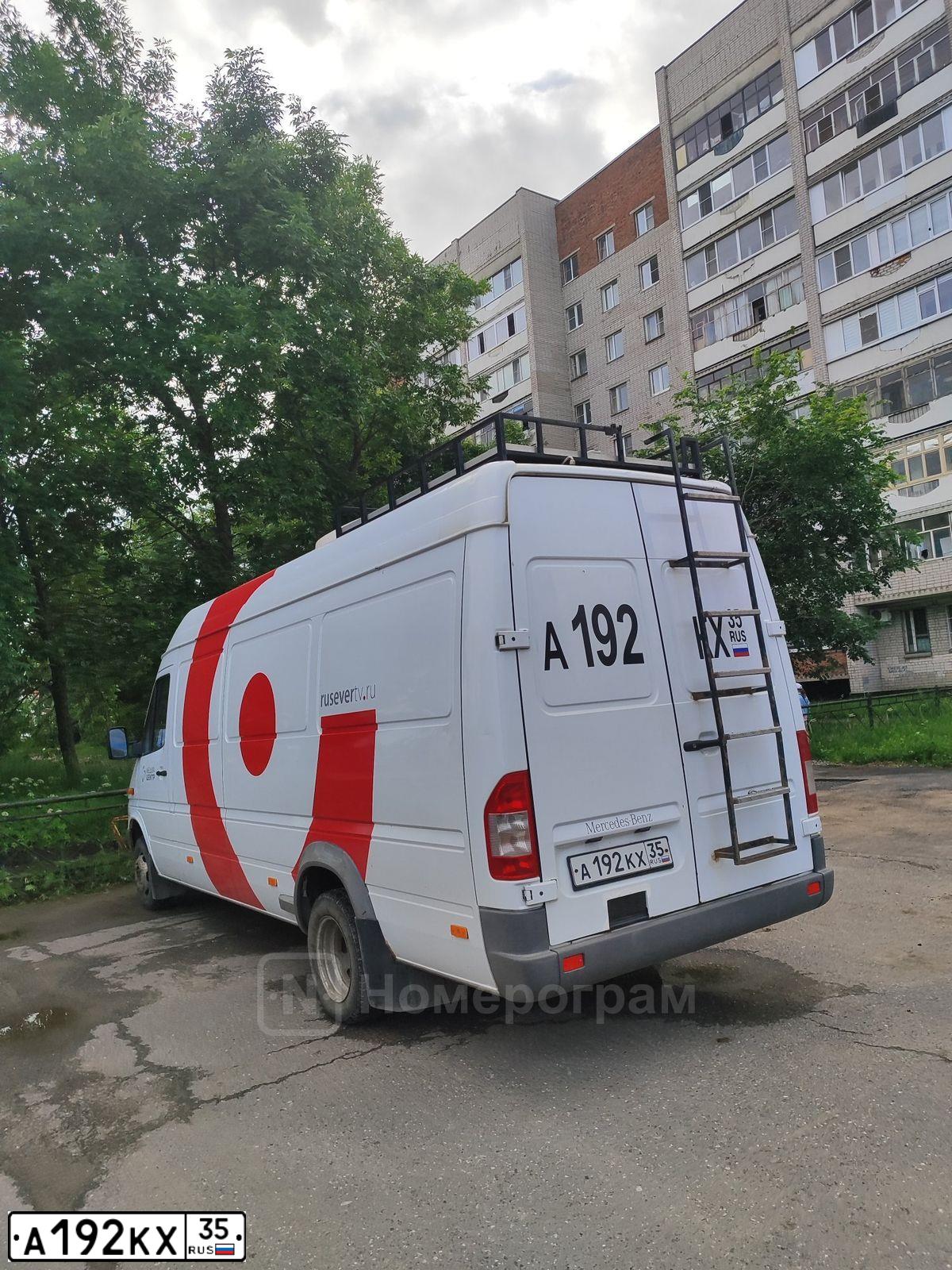 Фото автомобиля MERCEDES SPRINTER, 2004 — госномер А192КХ35. Цвет: БЕЛЫЙ
