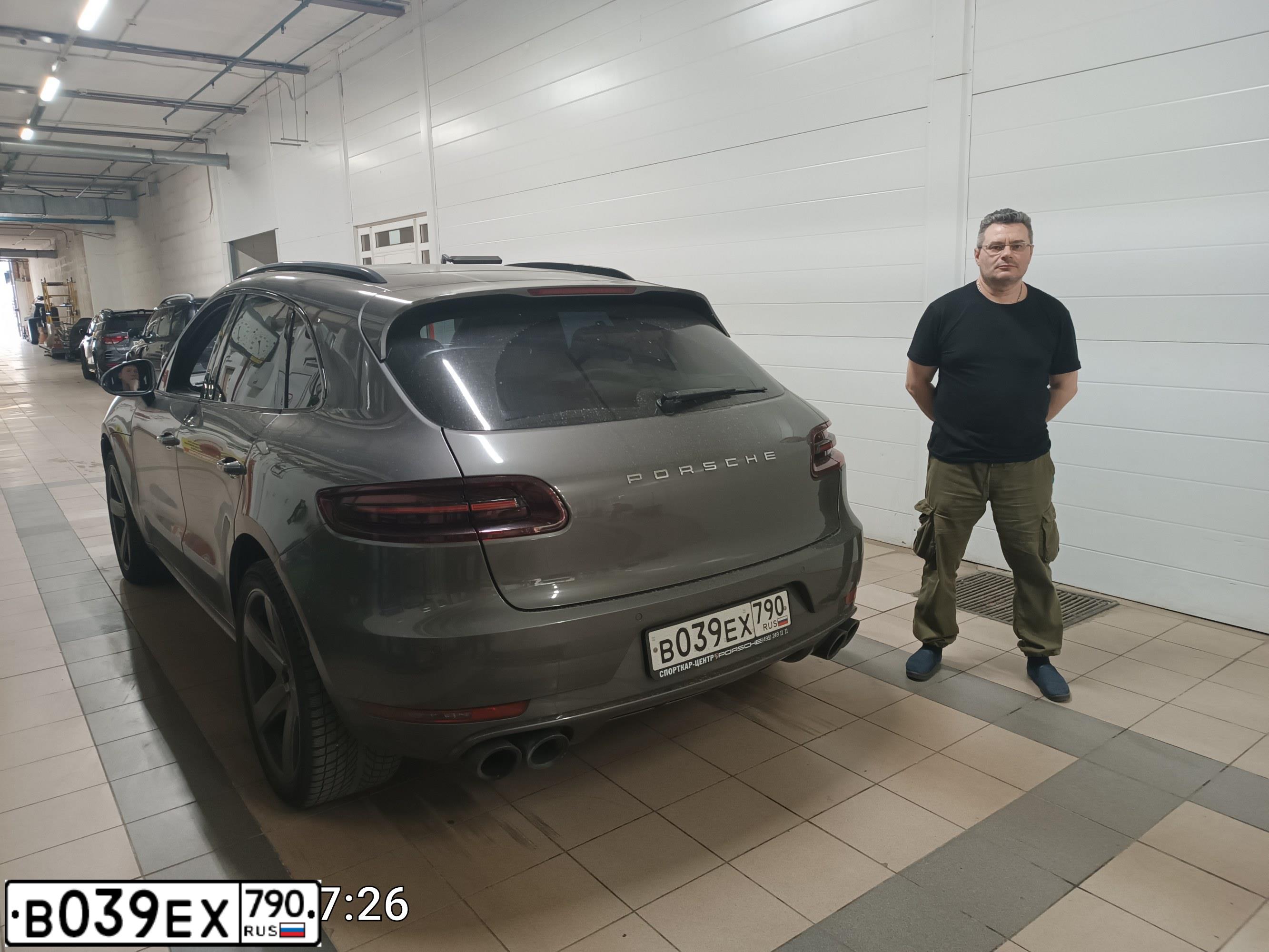 Фото автомобиля PORSCHE MACAN, 2015 — госномер В039ЕХ790. Цвет: СЕРЫЙ