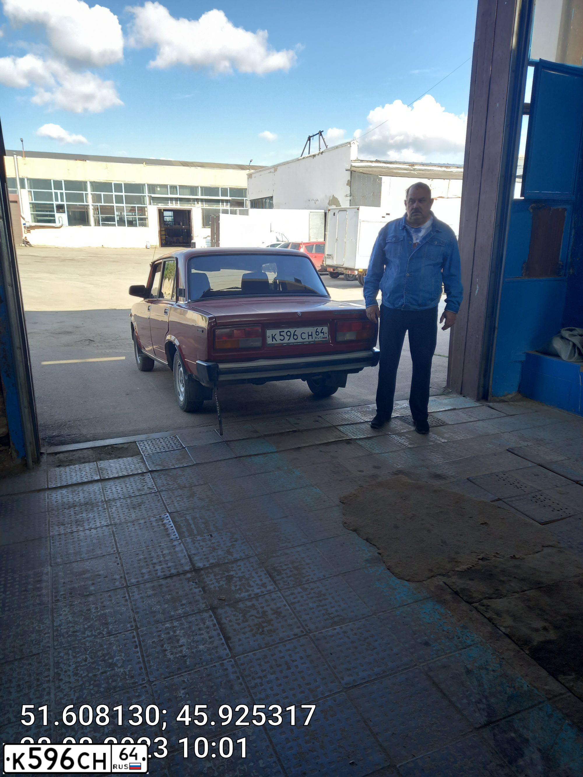 Фото автомобиля LADA 2105, 1995 — госномер К596СН64. Цвет: ВИШНЕВЫЙ