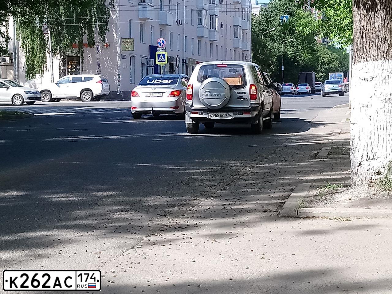 Фото автомобиля CHEVROLET NIVA, 2007 — госномер А979ТТ156. Цвет: Светло-серебристый металик