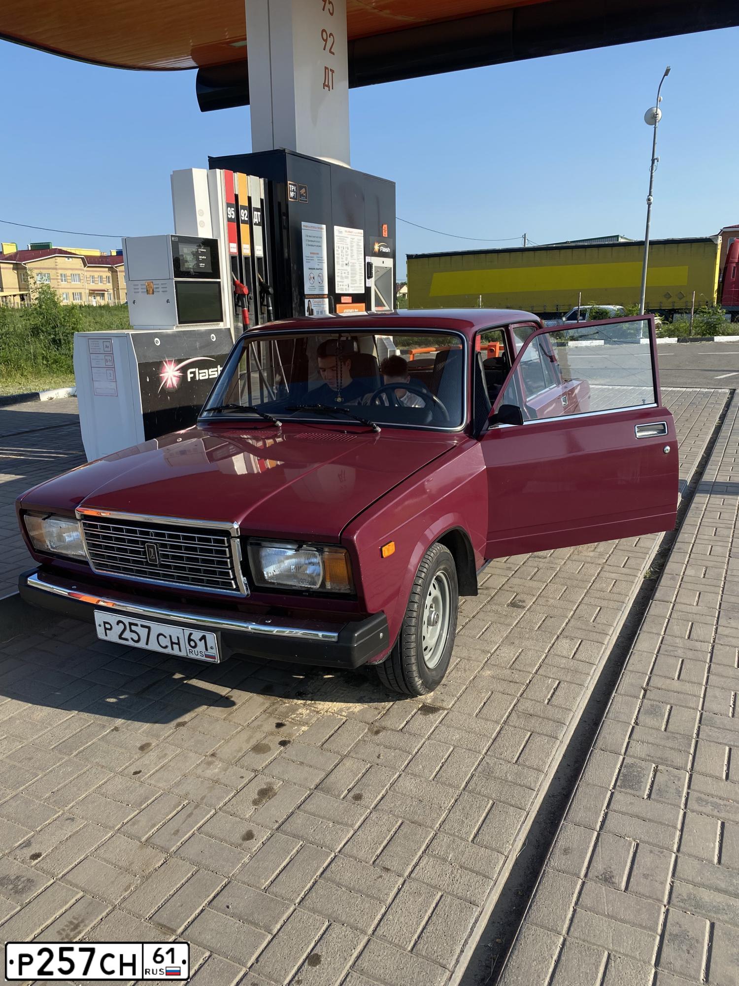 Фото автомобиля LADA 2107, 2004 — госномер Р257СН61. Цвет: Т.КРАСНЫЙ