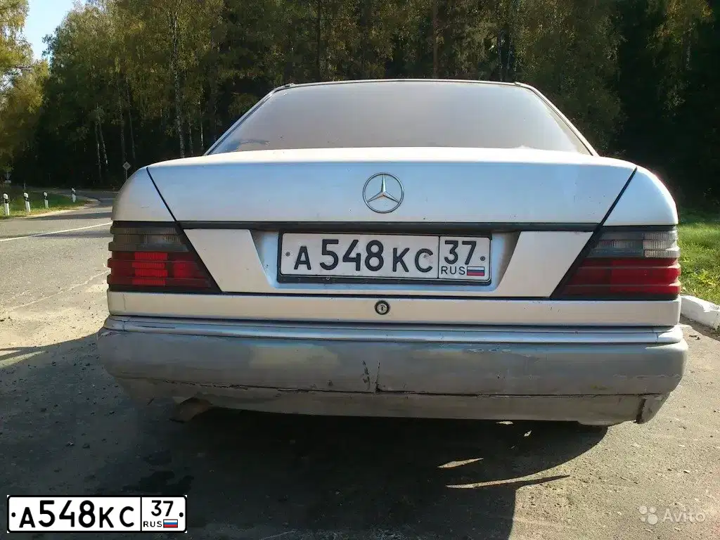 Фото автомобиля MERCEDES E-KLASSE, 1994 — госномер А548КС37. Цвет: СЕРЫЙ