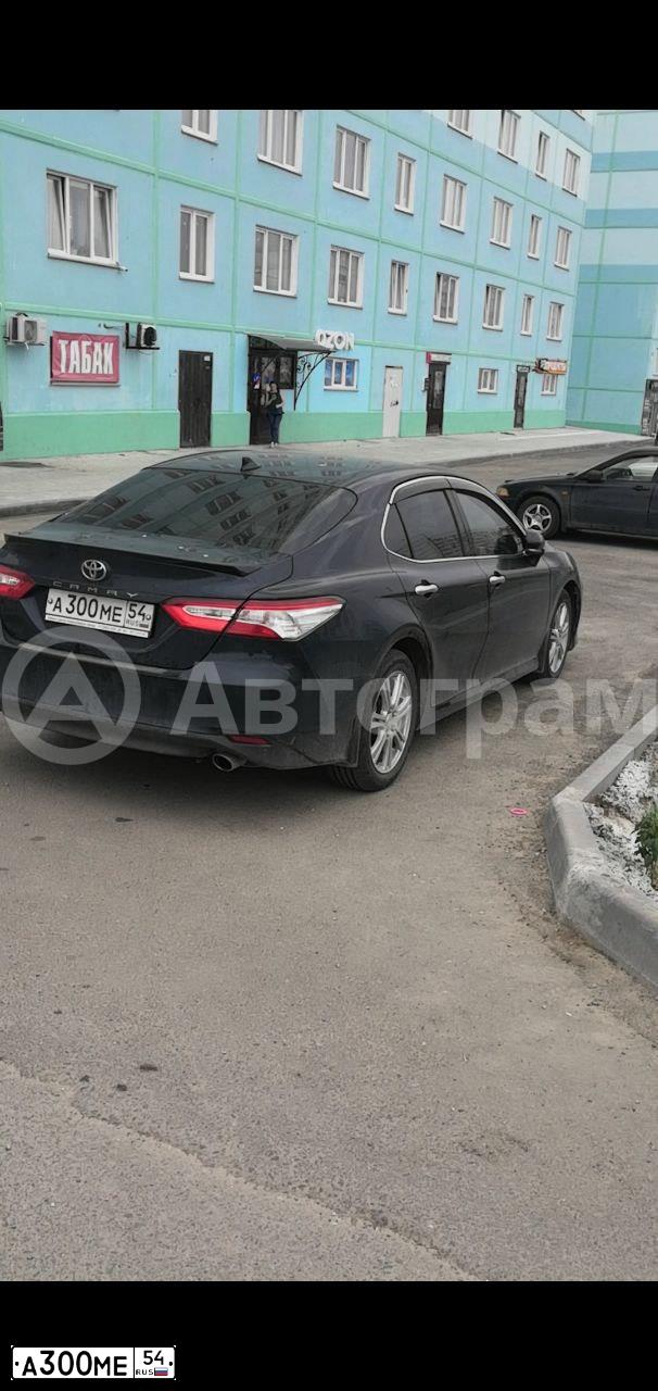 Фото автомобиля TOYOTA CAMRY, 2019 — госномер М162ХВ154. Цвет: ТЕМНО-СИНИЙ МЕТАЛЛИК