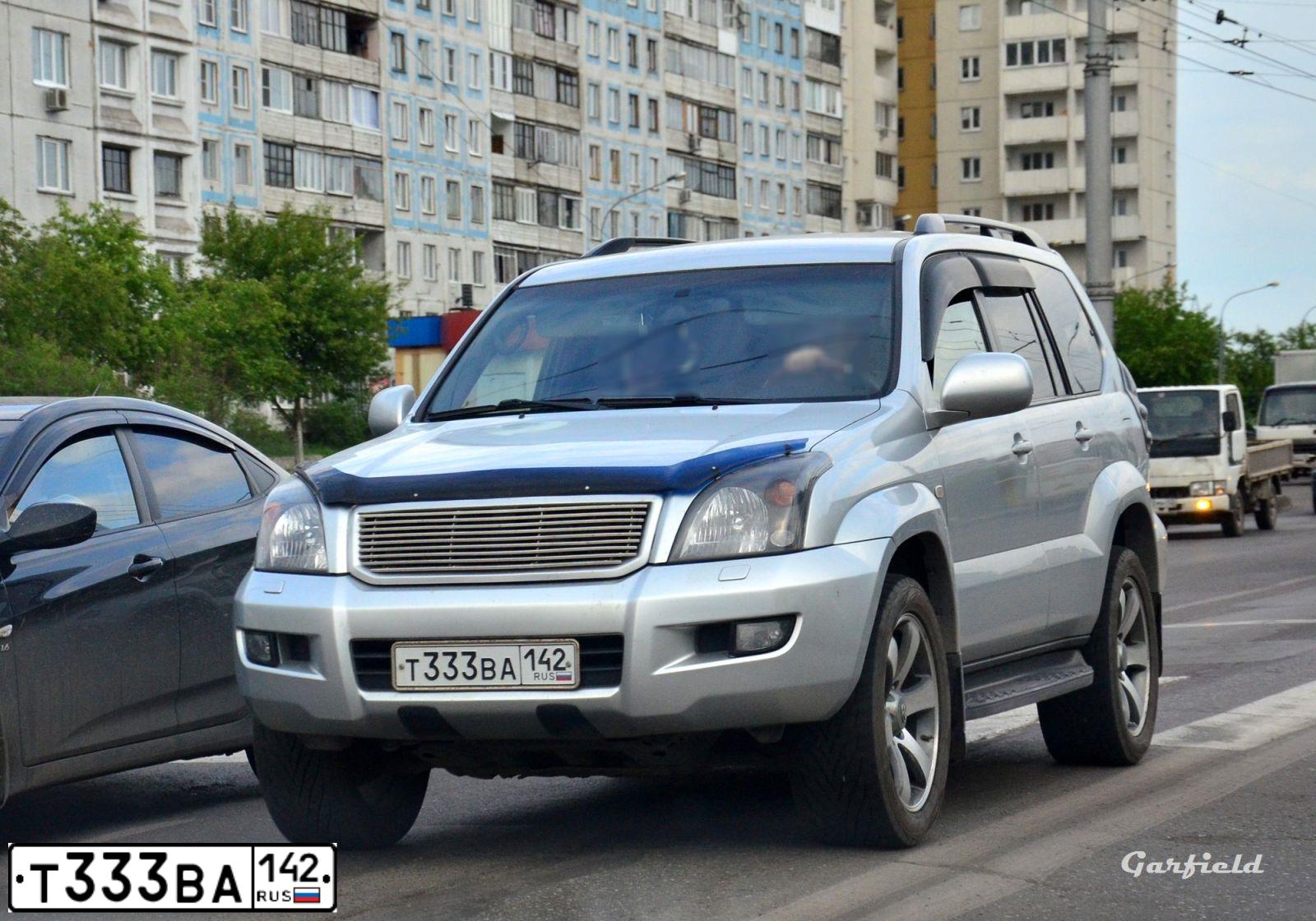 Фото автомобиля TOYOTA LANDCRUISER, 2006 — госномер Т333ВА142. Цвет: СЕРЕБРИСТЫЙ