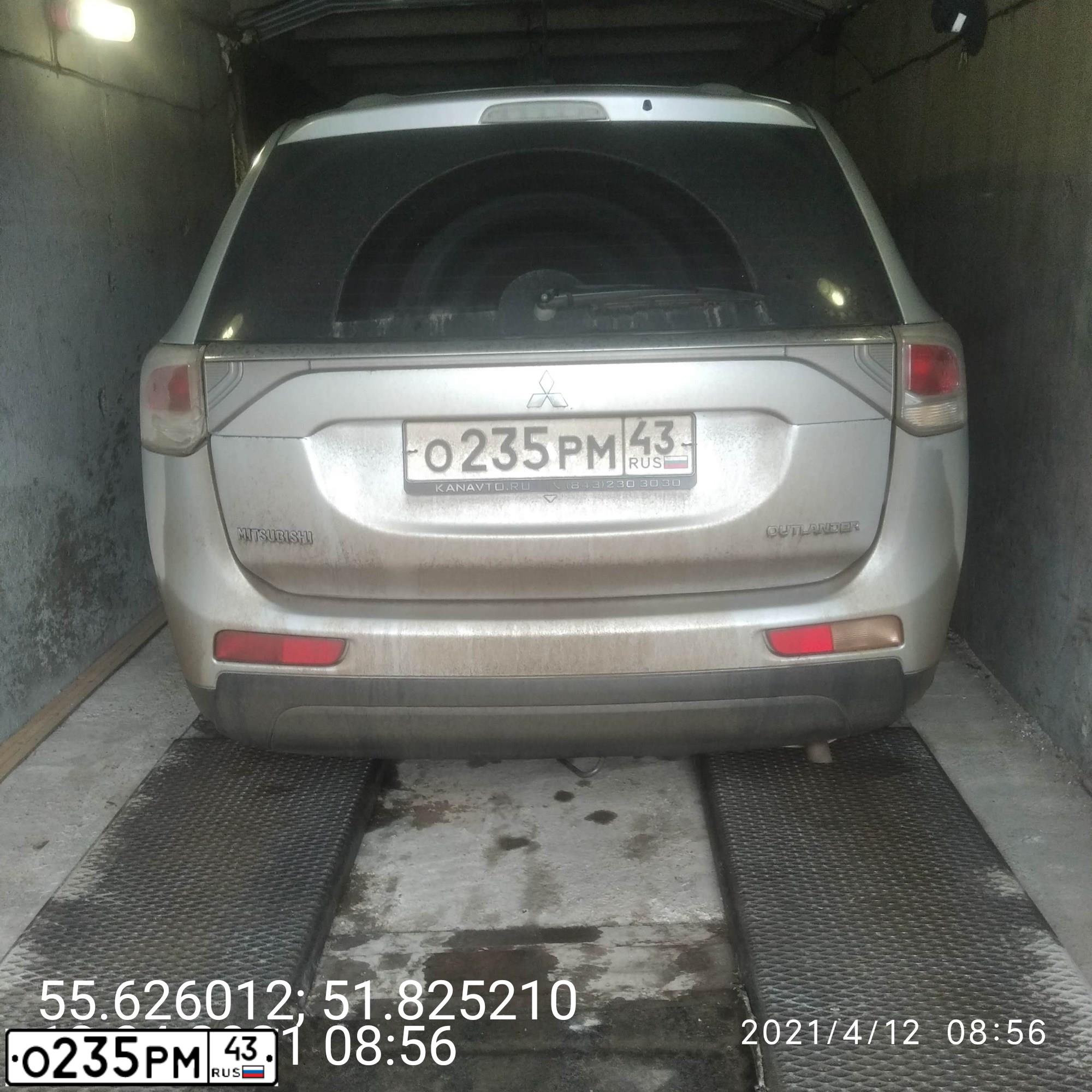 Фото автомобиля MITSUBISHI OUTLANDER, 2012 — госномер О235РМ43. Цвет: Серебристый