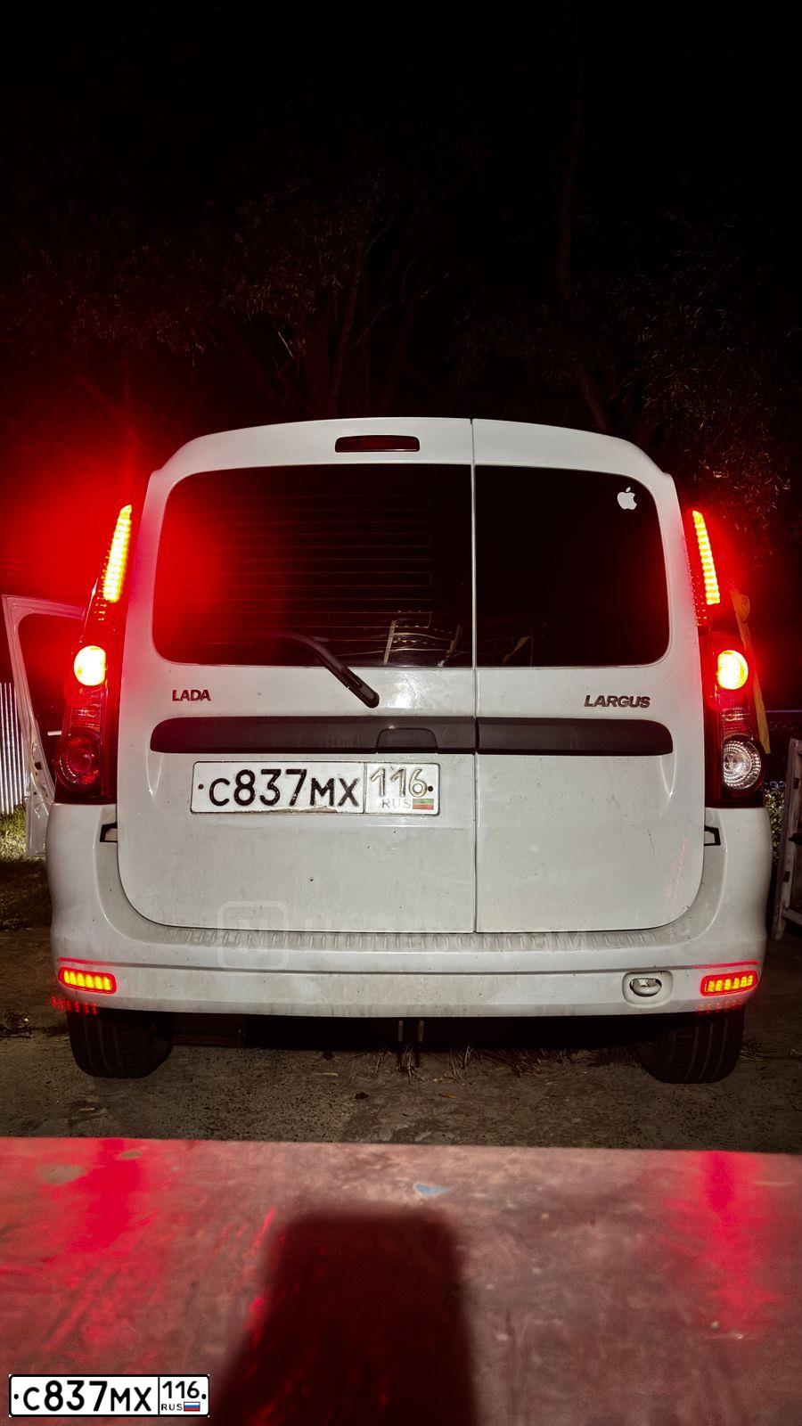 Фото автомобиля LADA LARGUS, 2012 — госномер С837МХ116. Цвет: БЕЛЫЙ