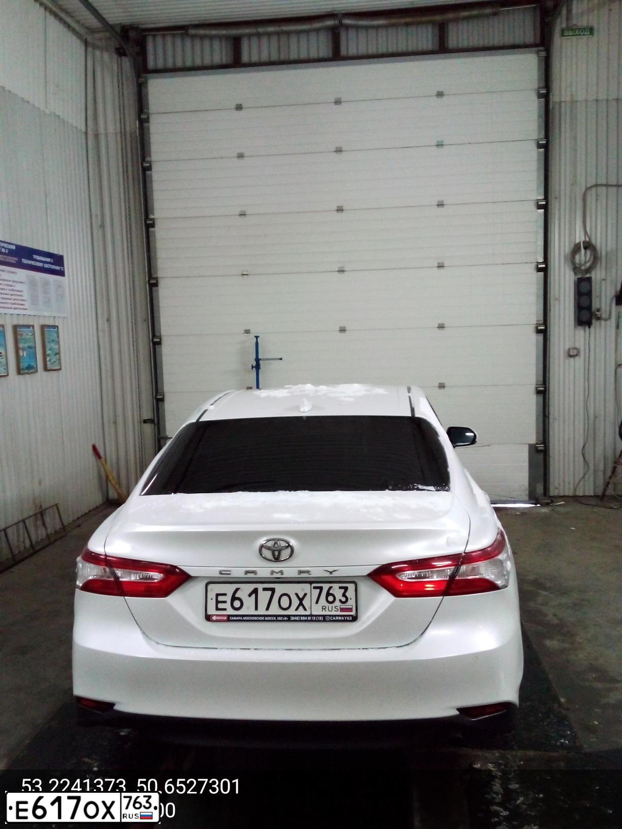 Фото автомобиля TOYOTA CAMRY, 2018 — госномер Н797НР163. Цвет: БЕЛЫЙ ПЕРЛАМУТР