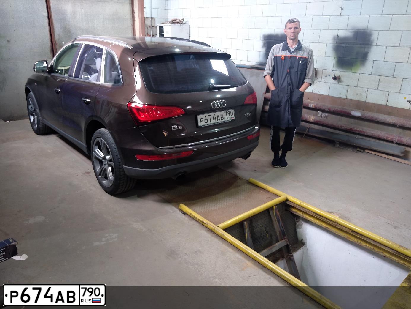 Фото автомобиля AUDI Q5, 2014 — госномер Р674АВ790. Цвет: Коричневый