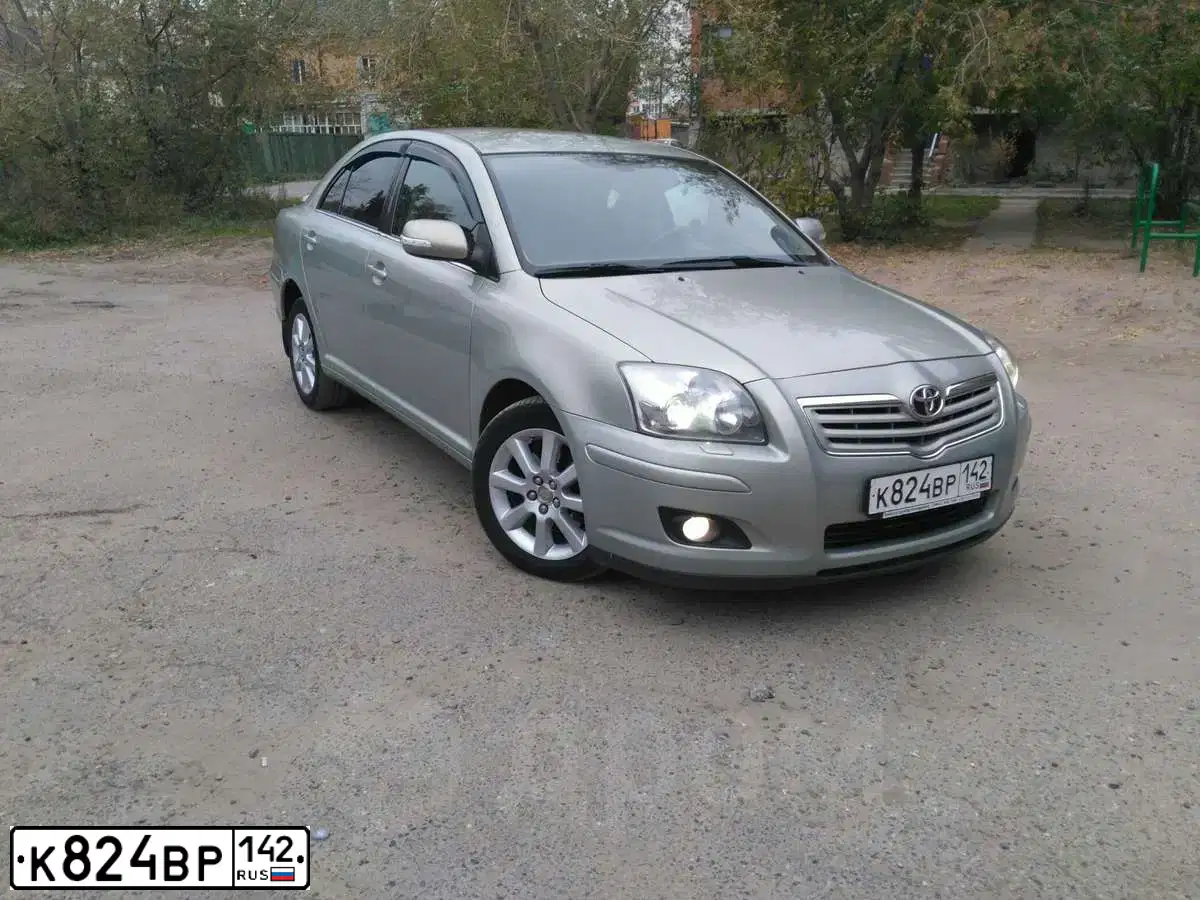 Фото автомобиля TOYOTA AVENSIS, 2007 — госномер К824ВР142. Цвет: СЕРО ЗЕЛЕНЫЙ