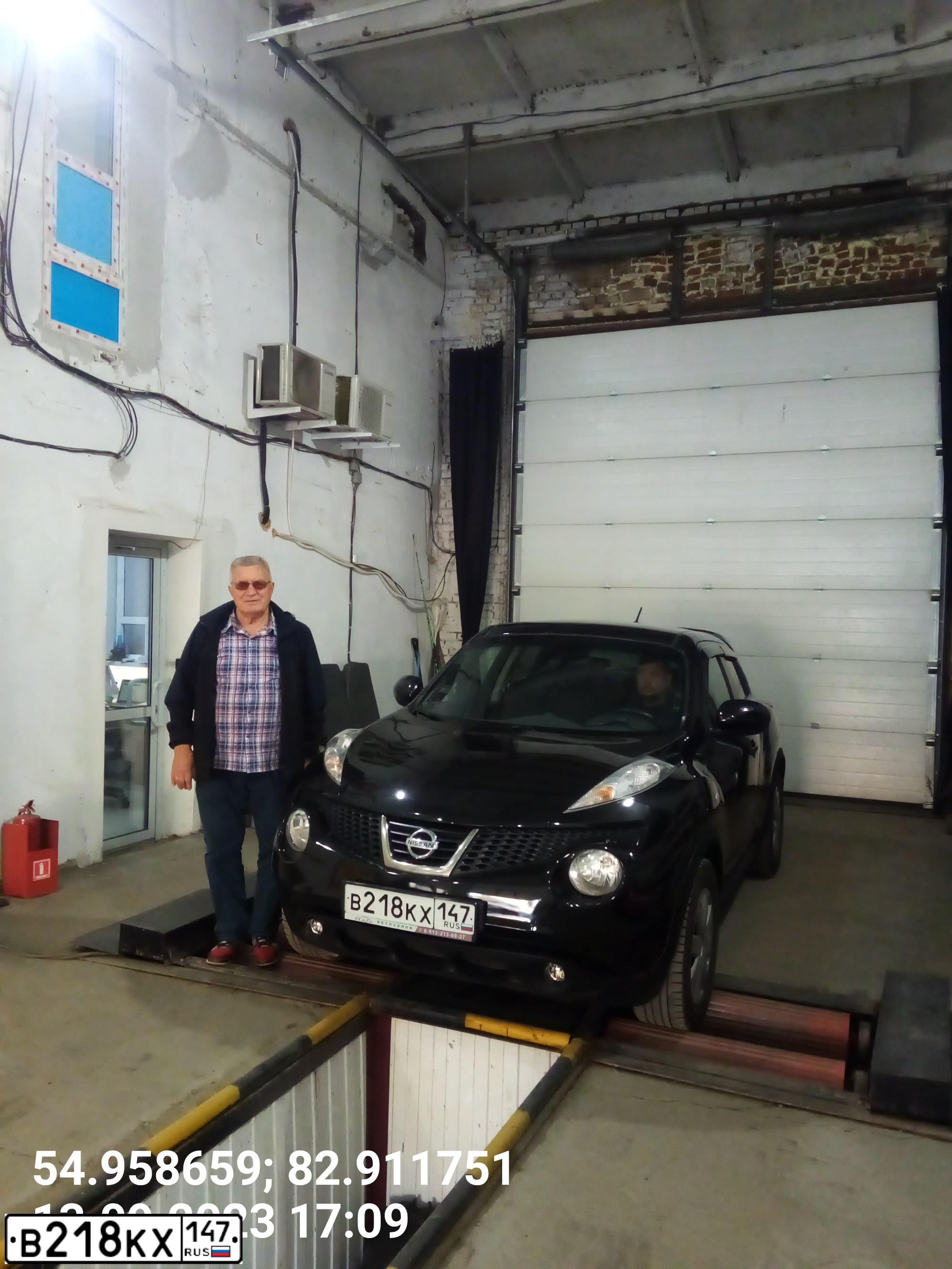 Фото автомобиля NISSAN JUKE, 2012 — госномер Р779ВК154. Цвет: ЧЕРНЫЙ