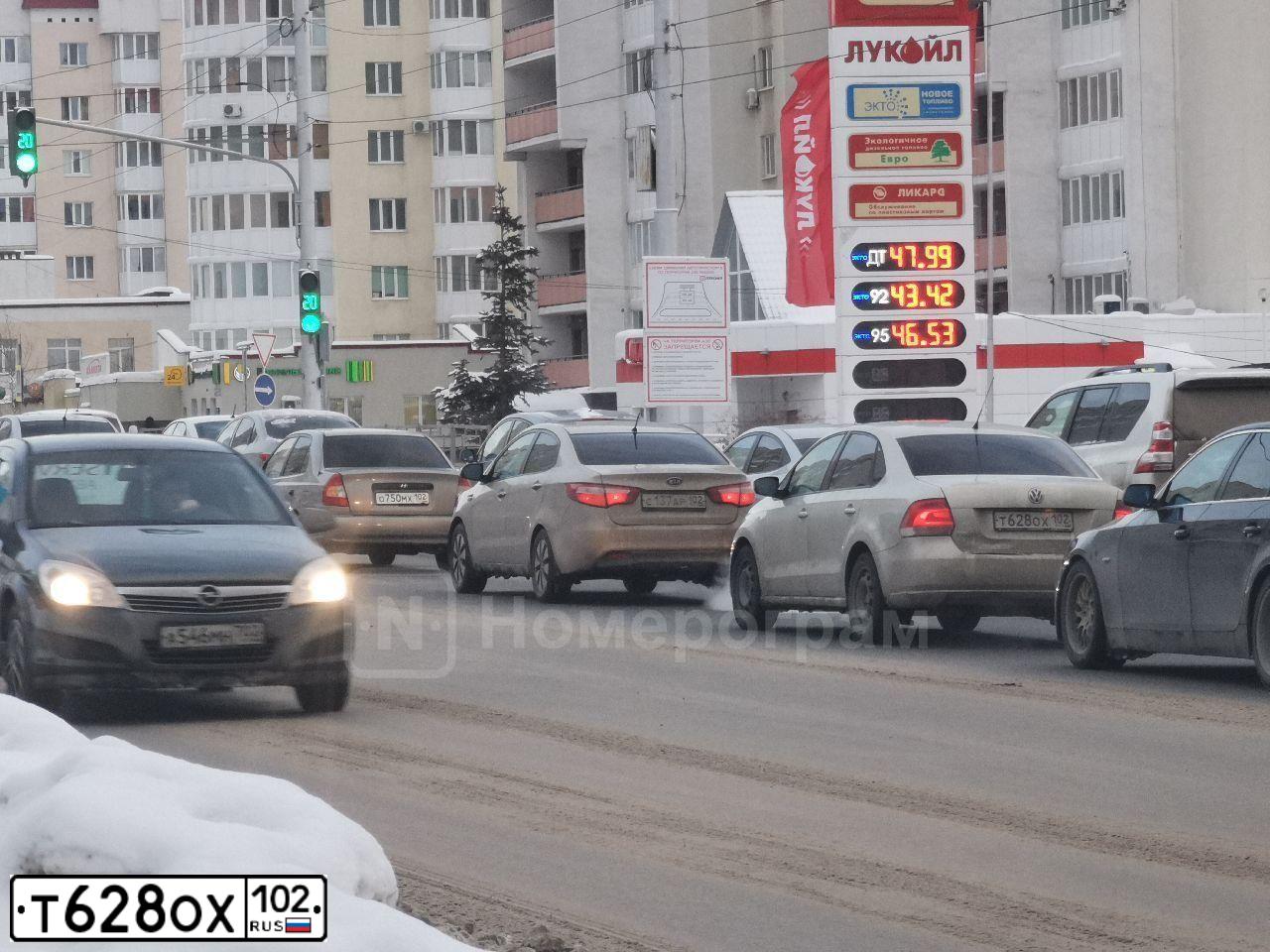 Фото автомобиля VOLKSWAGEN POLO, 2011 — госномер Т628ОХ102. Цвет: СЕРЕБРИСТО-ЖЕЛТЫЙ