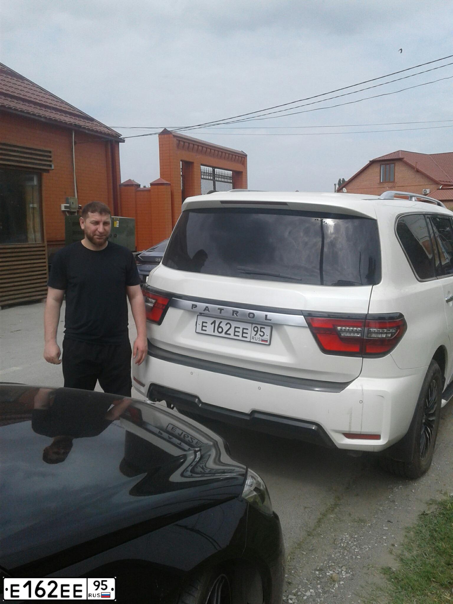 Фото автомобиля LADA 2170 PRIORA, 2012 — госномер Е676ЕЕ95. Цвет: Сине-Черный