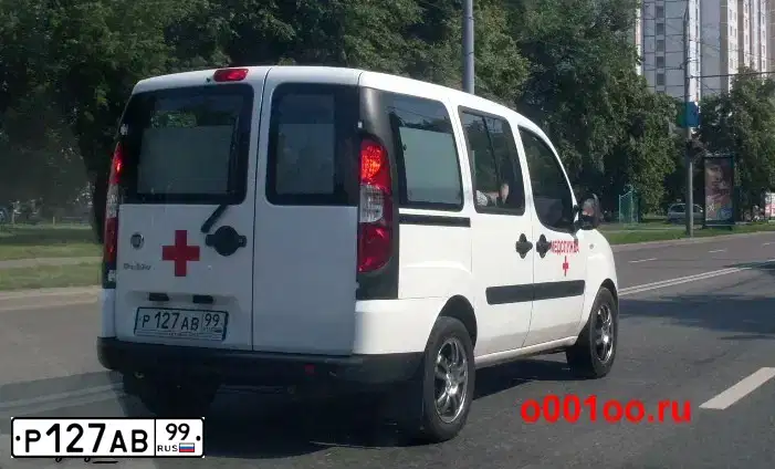 Фото автомобиля FIAT DOBLO, 2009 — госномер Р127АВ99. Цвет: БЕЛЫЙ