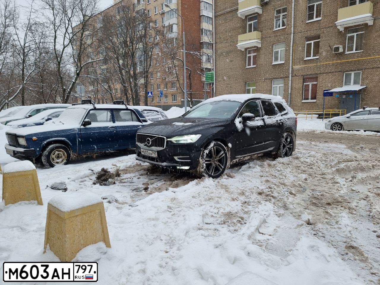Фото автомобиля VOLVO XC60, 2020 — госномер М603АН797. Цвет: черный