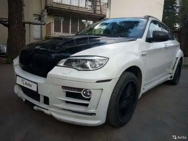 Фото автомобиля BMW X6, 2009 — госномер А217АА42. Цвет: Белый