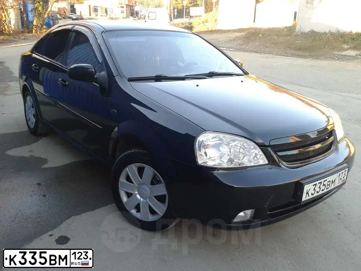 Фото автомобиля CHEVROLET LACETTI, 2008 — госномер К335ВМ123. Цвет: ЧЕРНЫЙ