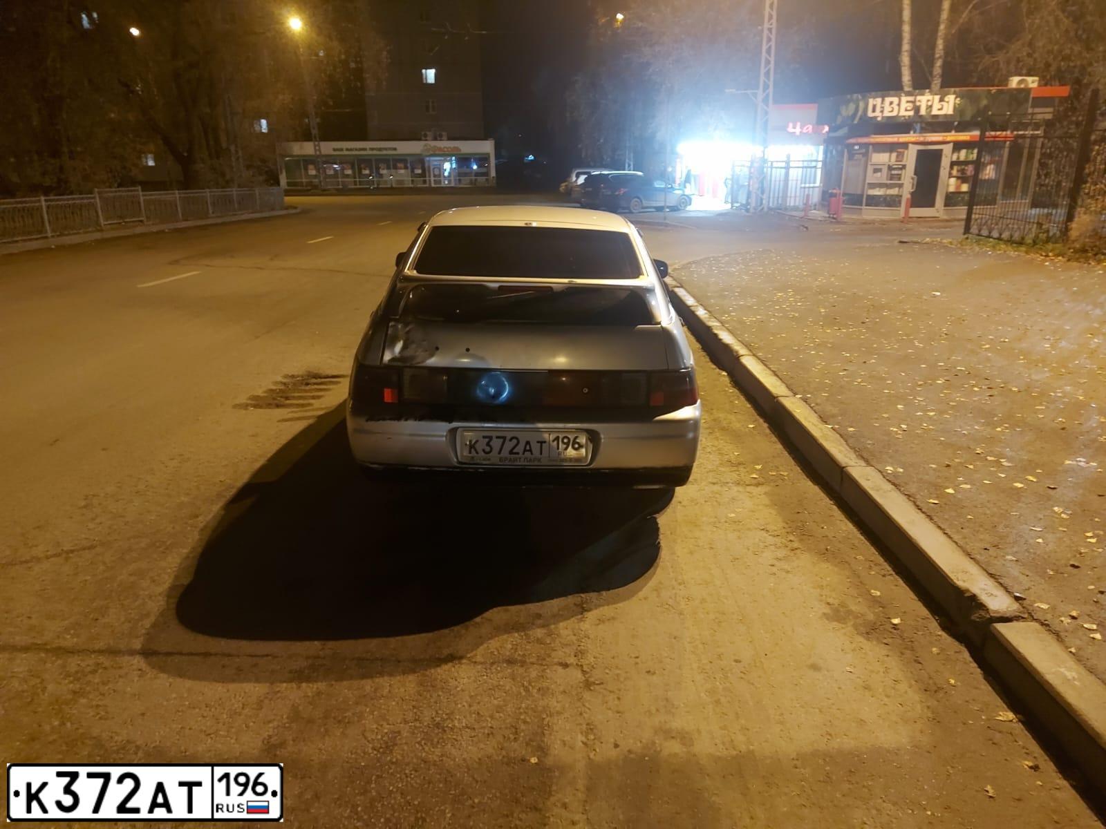 Фото автомобиля LADA 2112, 2002 — госномер Х650СВ96. Цвет: СЕРЫЙ