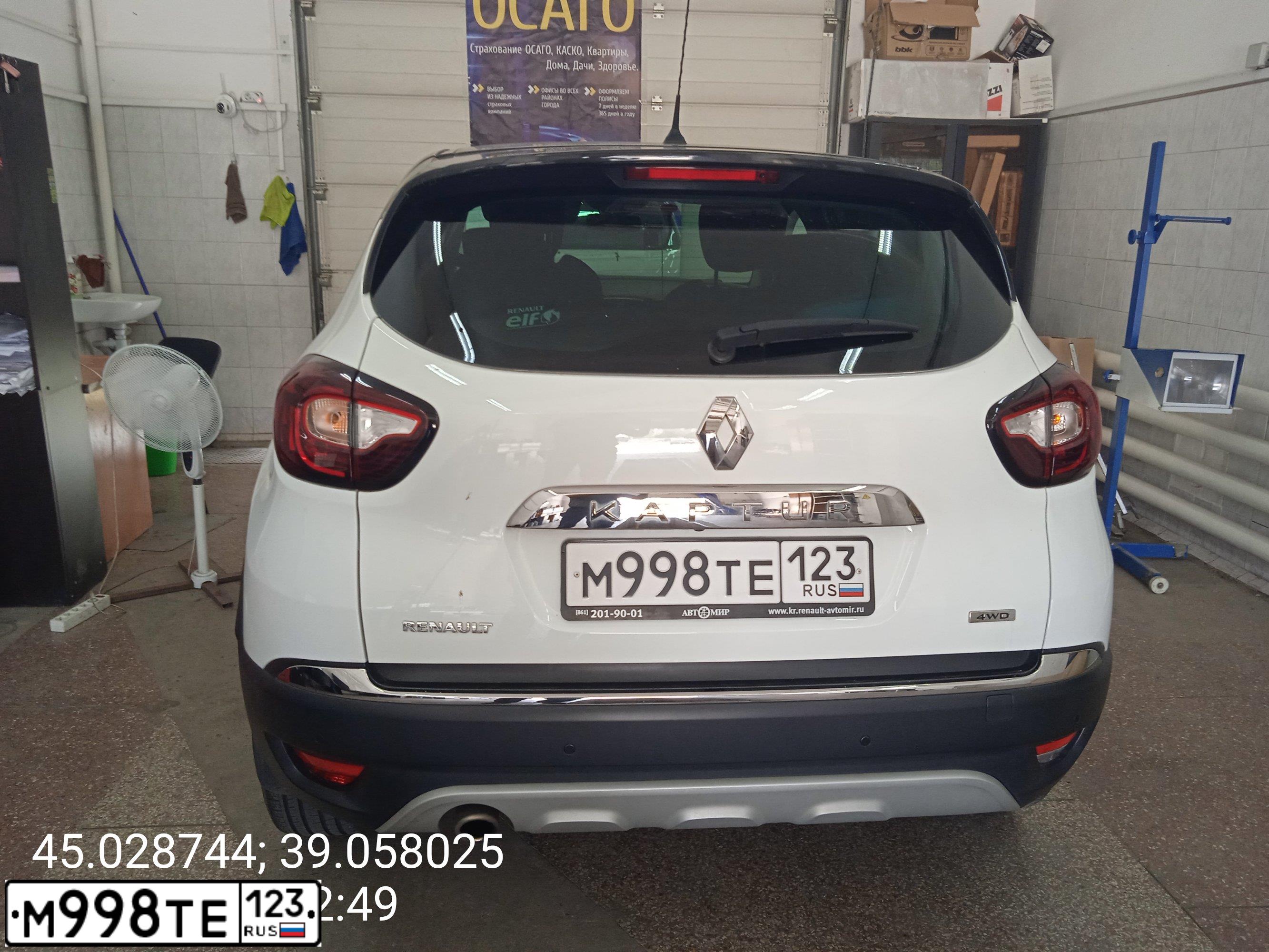 Фото автомобиля RENAULT KAPTUR, 2017 — госномер М998ТЕ123. Цвет: Белый черный 