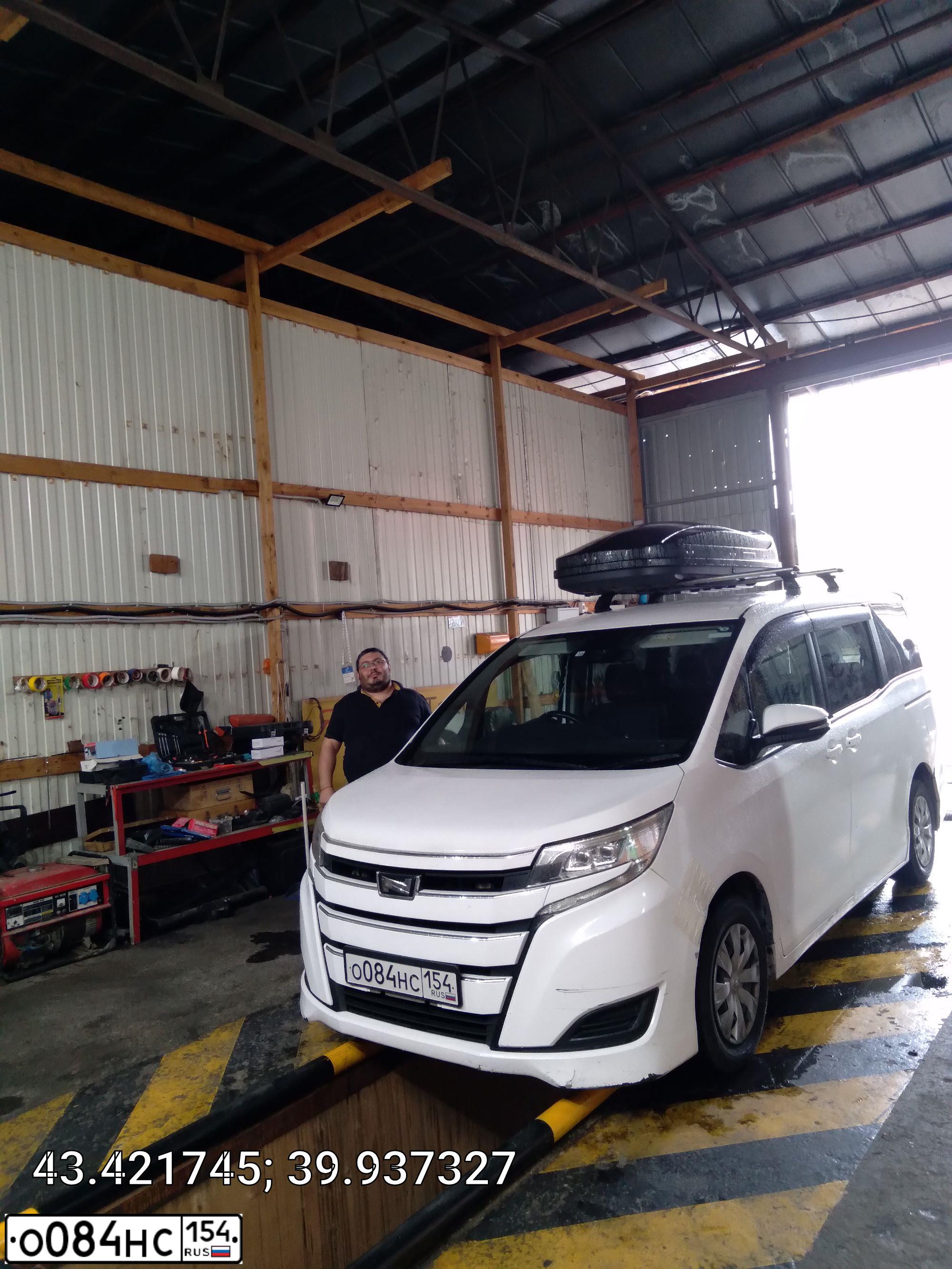 Фото автомобиля TOYOTA NOAH, 2018 — госномер О084НС154