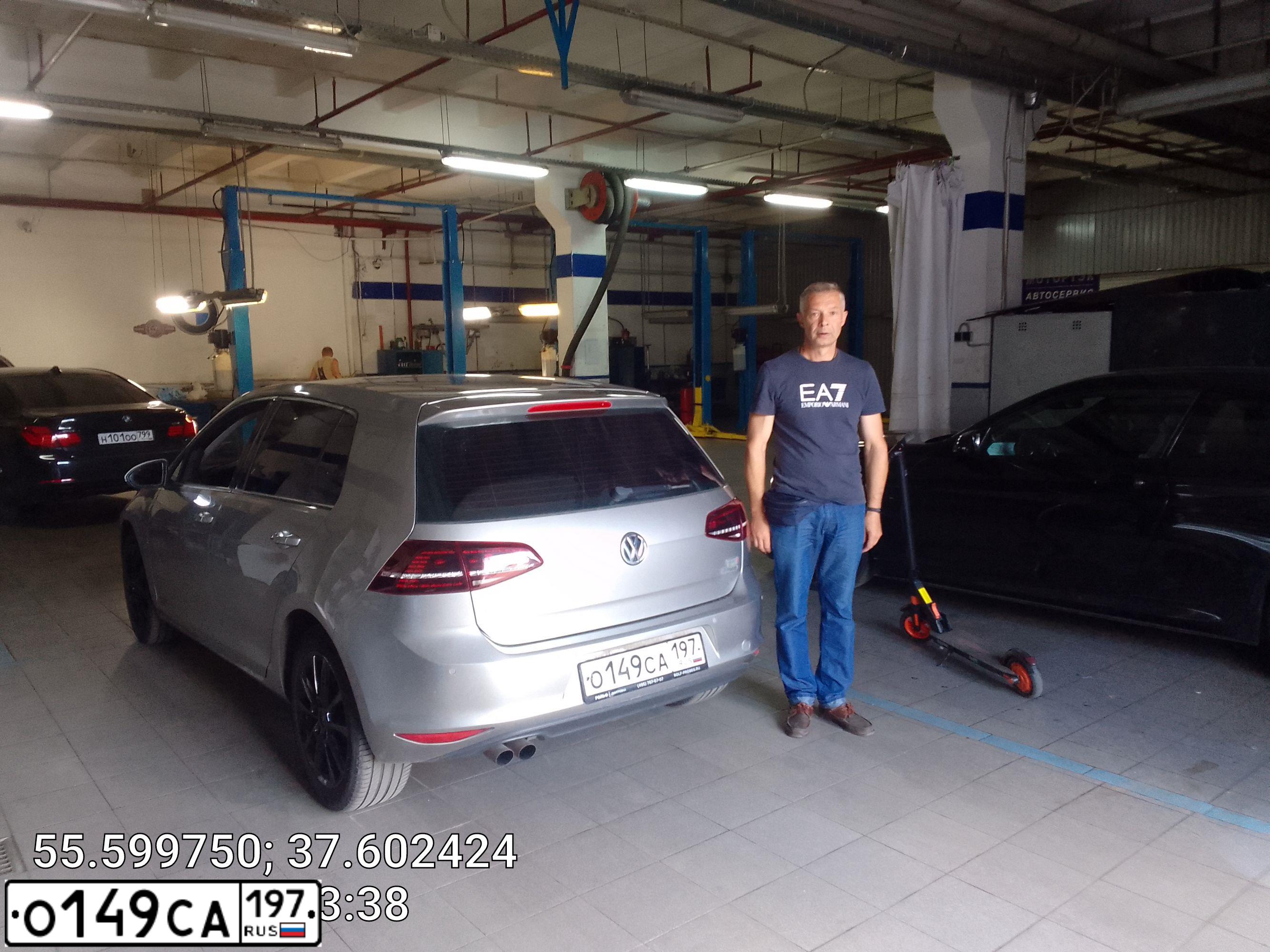 Фото автомобиля VOLKSWAGEN GOLF, 2013 — госномер Х495ОО799. Цвет: СЕРЫЙ