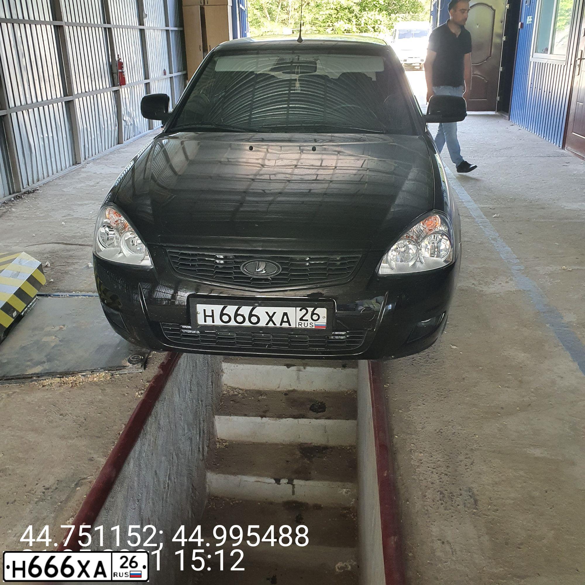 Фото автомобиля LADA 2170 PRIORA, 2014 — госномер Н666ХА26. Цвет: ЧЕРНЫЙ