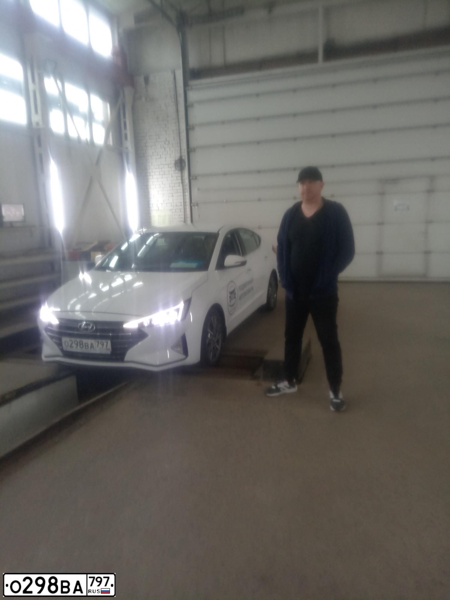 Фото автомобиля HYUNDAI ELANTRA, 2019 — госномер О298ВА797. Цвет: БЕЛЫЙ