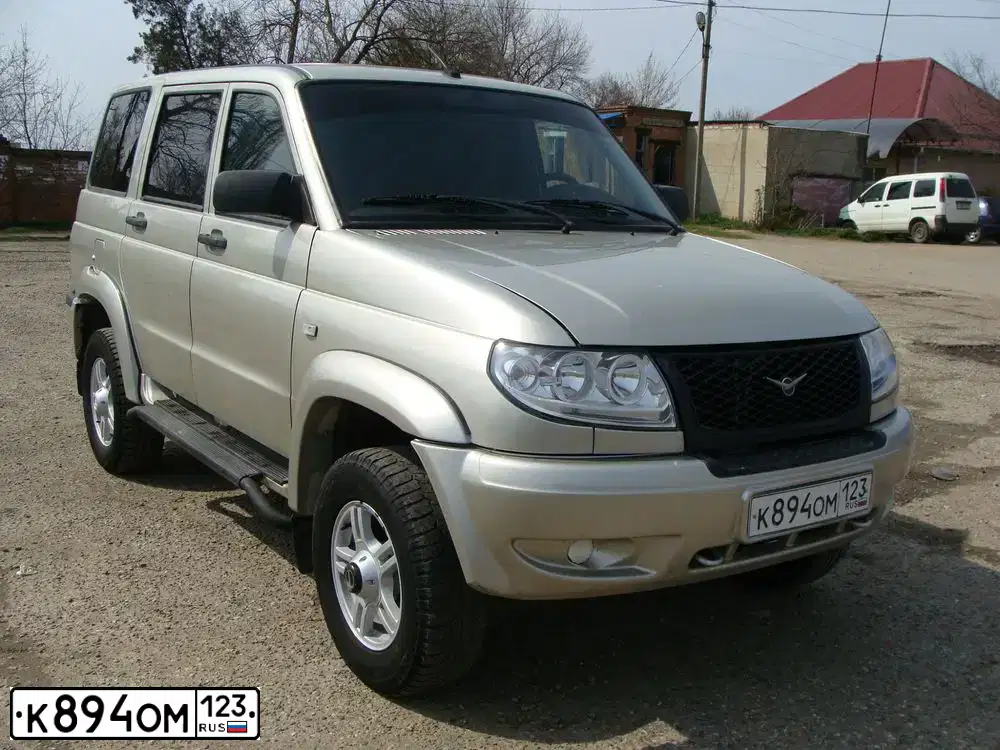 Фото автомобиля UAZ Z 3163 PATRIOT, 2014 — госномер К894ОМ123. Цвет: СЕРЕБРИСТО-ЖЕЛТЫЙ МЕТАЛЛИК 