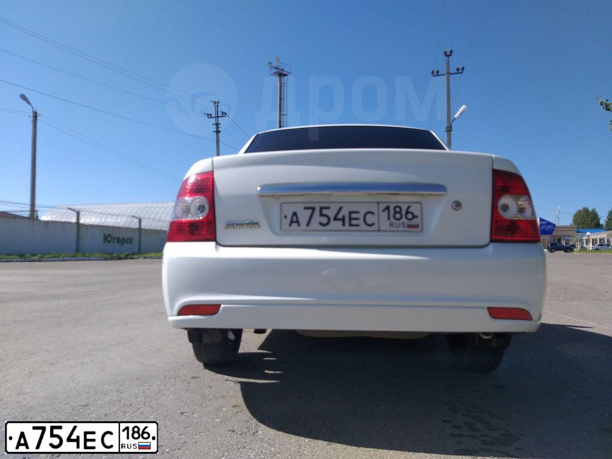 Фото автомобиля LADA 2170 PRIORA, 2017 — госномер Е718ТЕ186. Цвет: БЕЛЫЙ