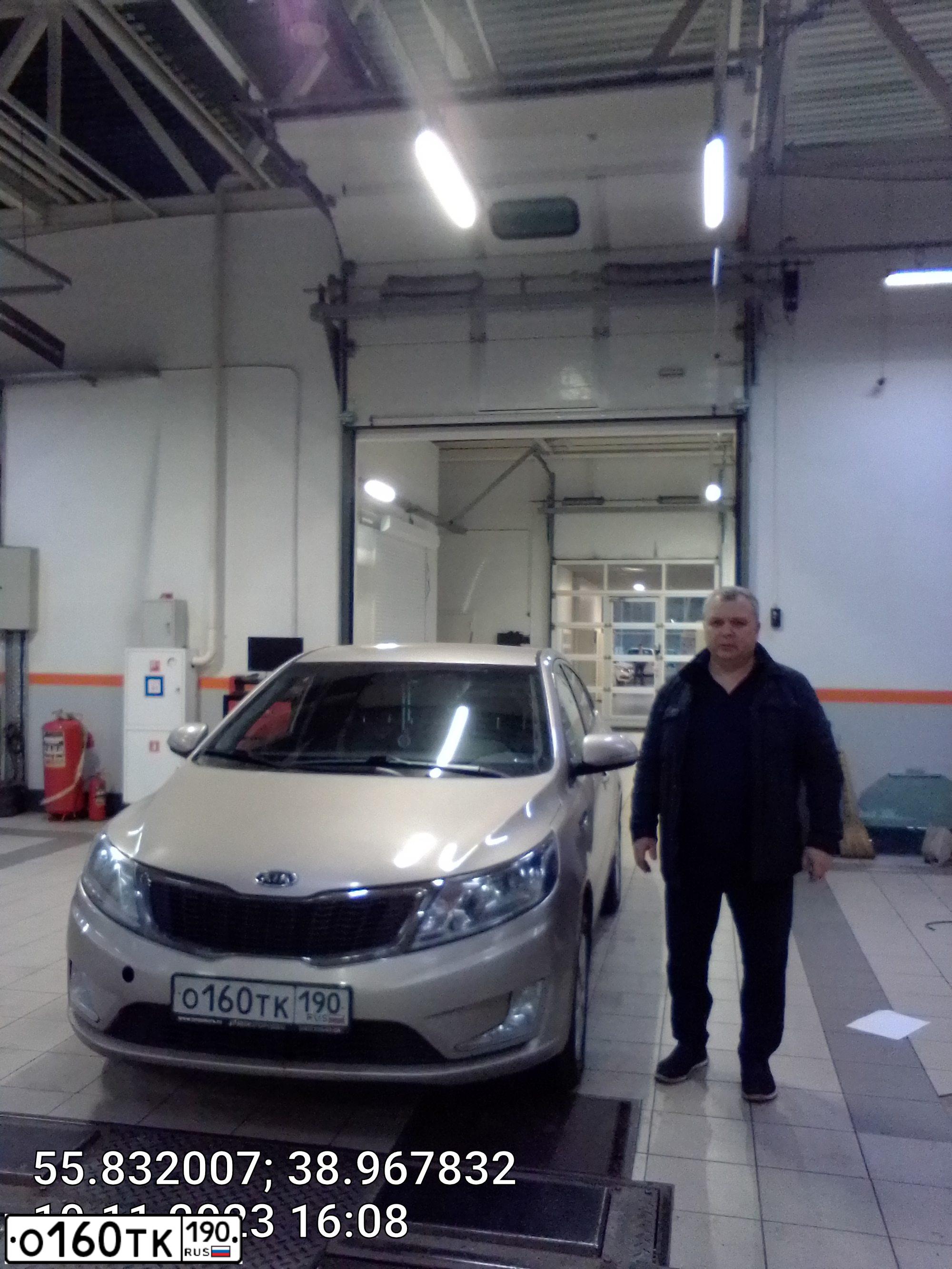 Фото автомобиля KIA RIO, 2012 — госномер О160ТК190. Цвет: БЕЖЕВЫЙ