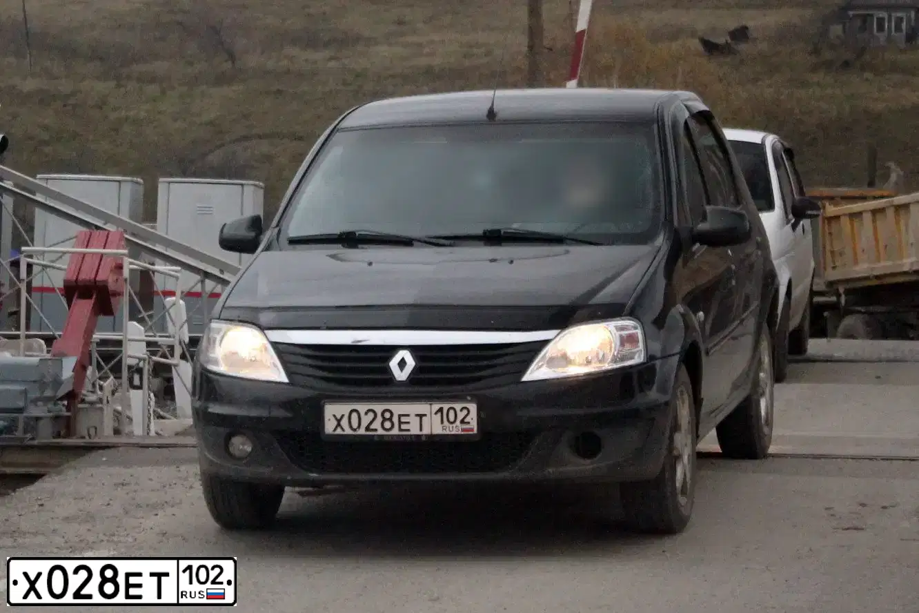 Фото автомобиля RENAULT LOGAN, 2010 — госномер Е255КР156. Цвет: ЧЕРНЫЙ