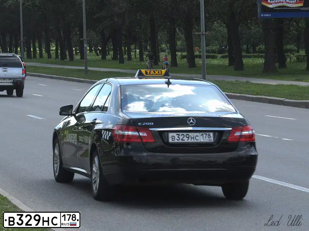 Фото автомобиля MERCEDES E-KLASSE, 2012 — госномер В355МУ777. Цвет: ЧЕРНЫЙ