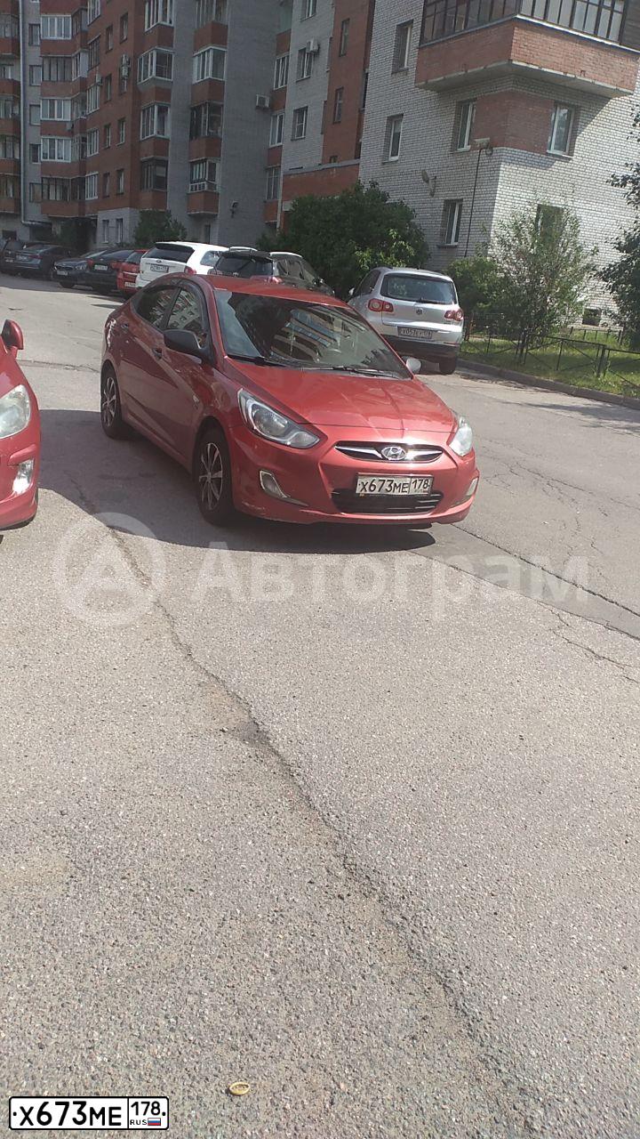 Фото автомобиля HYUNDAI SOLARIS, 2014 — госномер Х673МЕ178. Цвет: КРАСНЫЙ ГРАНАТ
