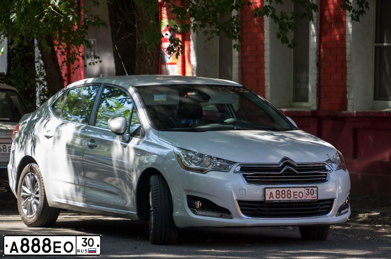 Фото автомобиля TOYOTA AURIS, 2008 — госномер А888ЕО30. Цвет: ЧЕРНЫЙ