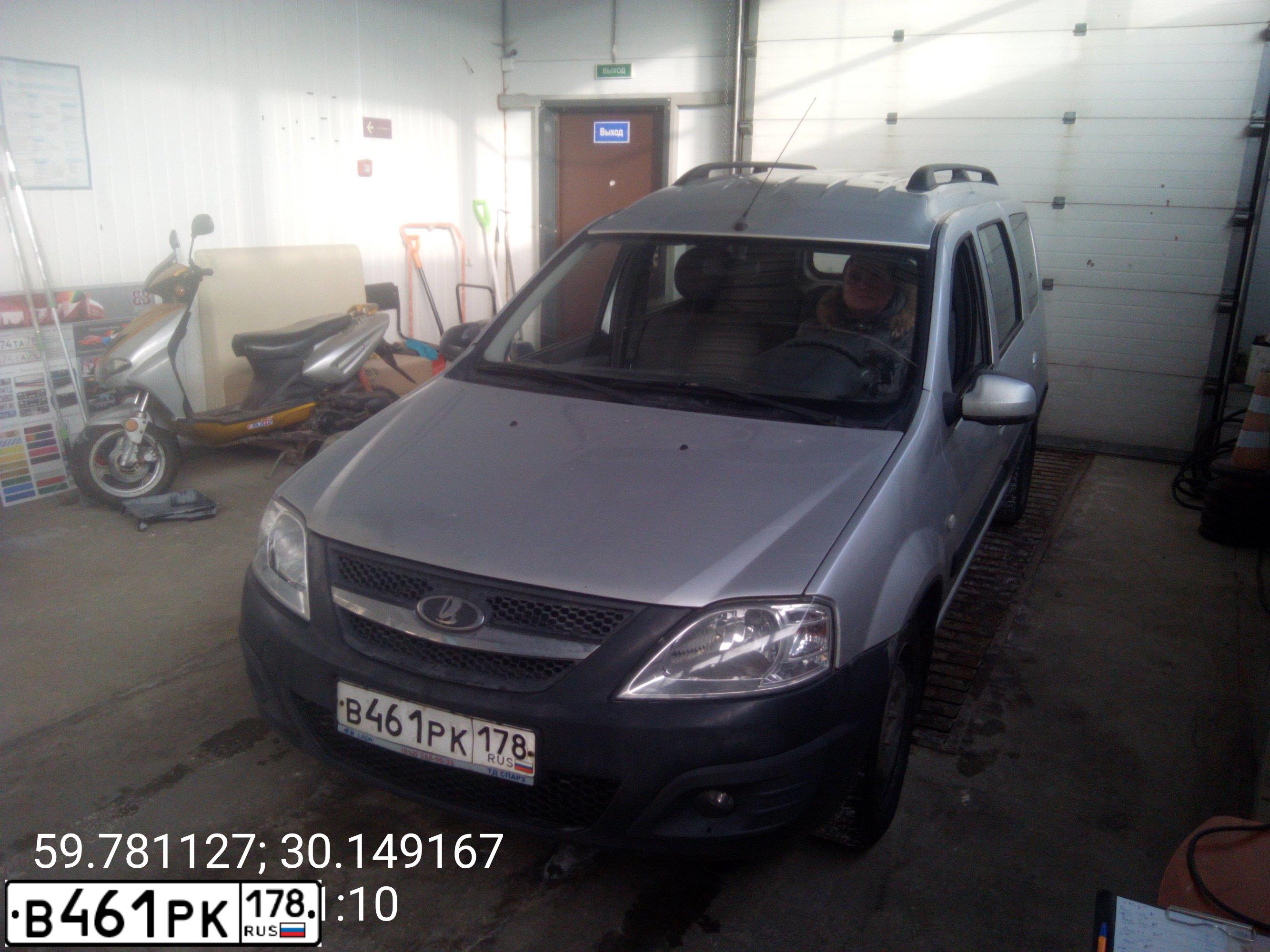 Фото автомобиля LADA LARGUS, 2013 — госномер В461РК178. Цвет: СЕРЕБРИСТЫЙ