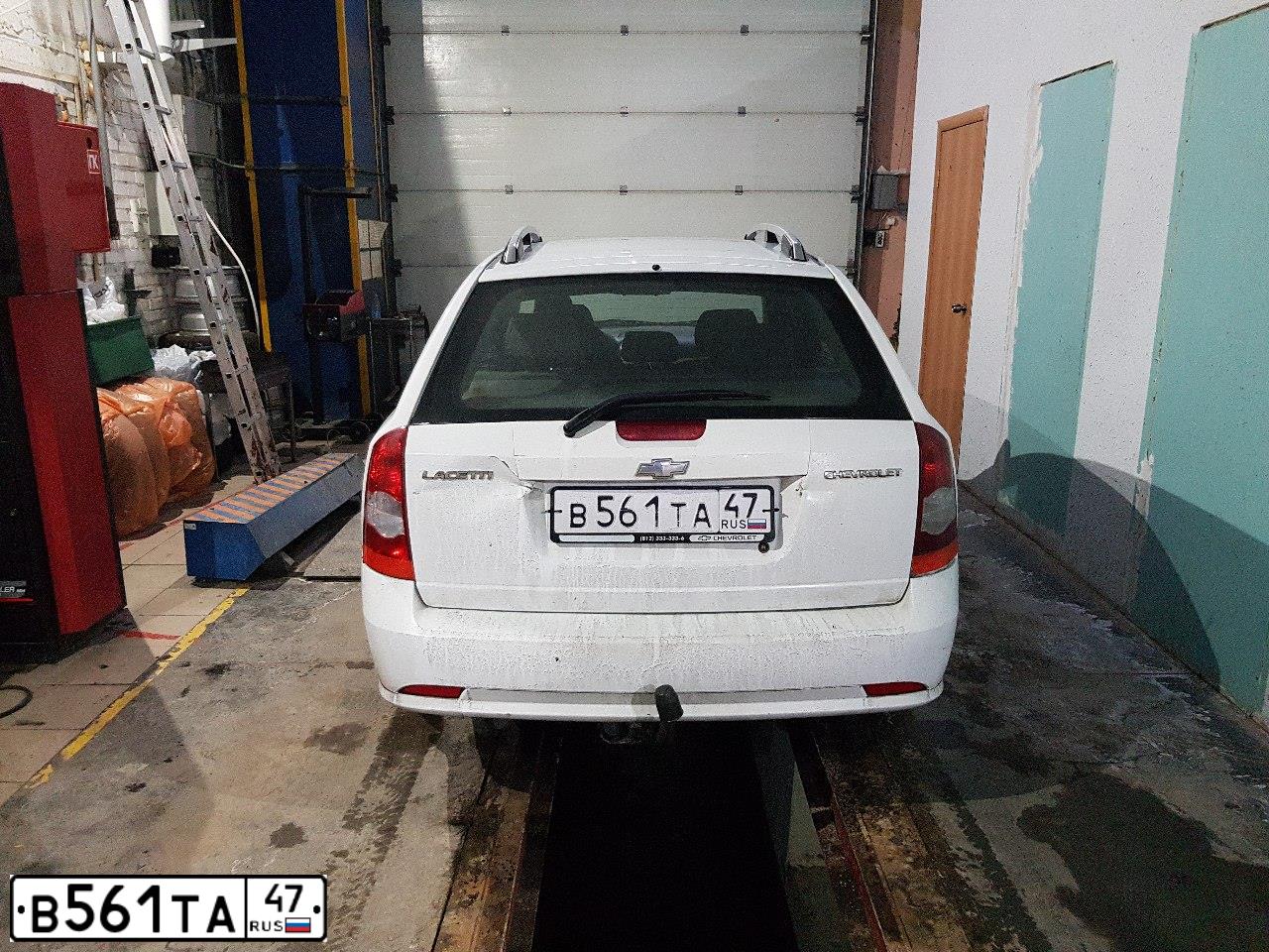 Фото автомобиля CHEVROLET LACETTI, 2012 — госномер В106ЕН178. Цвет: БЕЛЫЙ