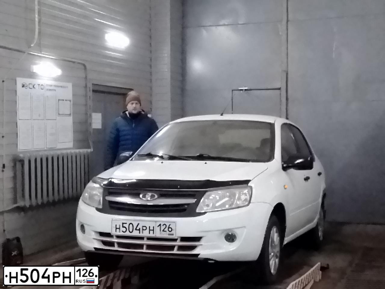 Фото автомобиля LADA 2190 GRANTA, 2014 — госномер Н504РН126. Цвет: Белый