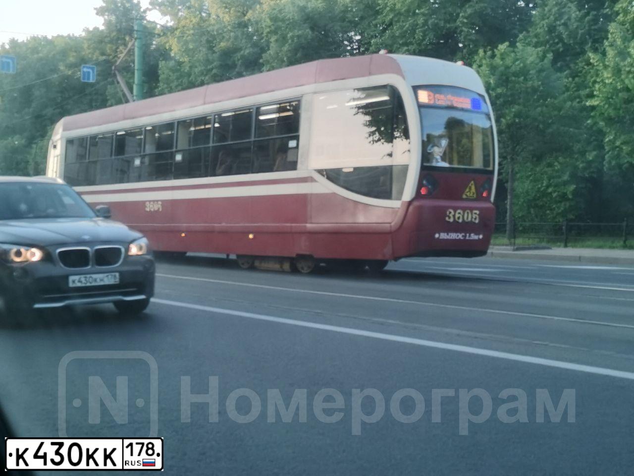 Фото автомобиля VOLKSWAGEN CRAFTER, 2008 — госномер С190ЕО178. Цвет: Белый