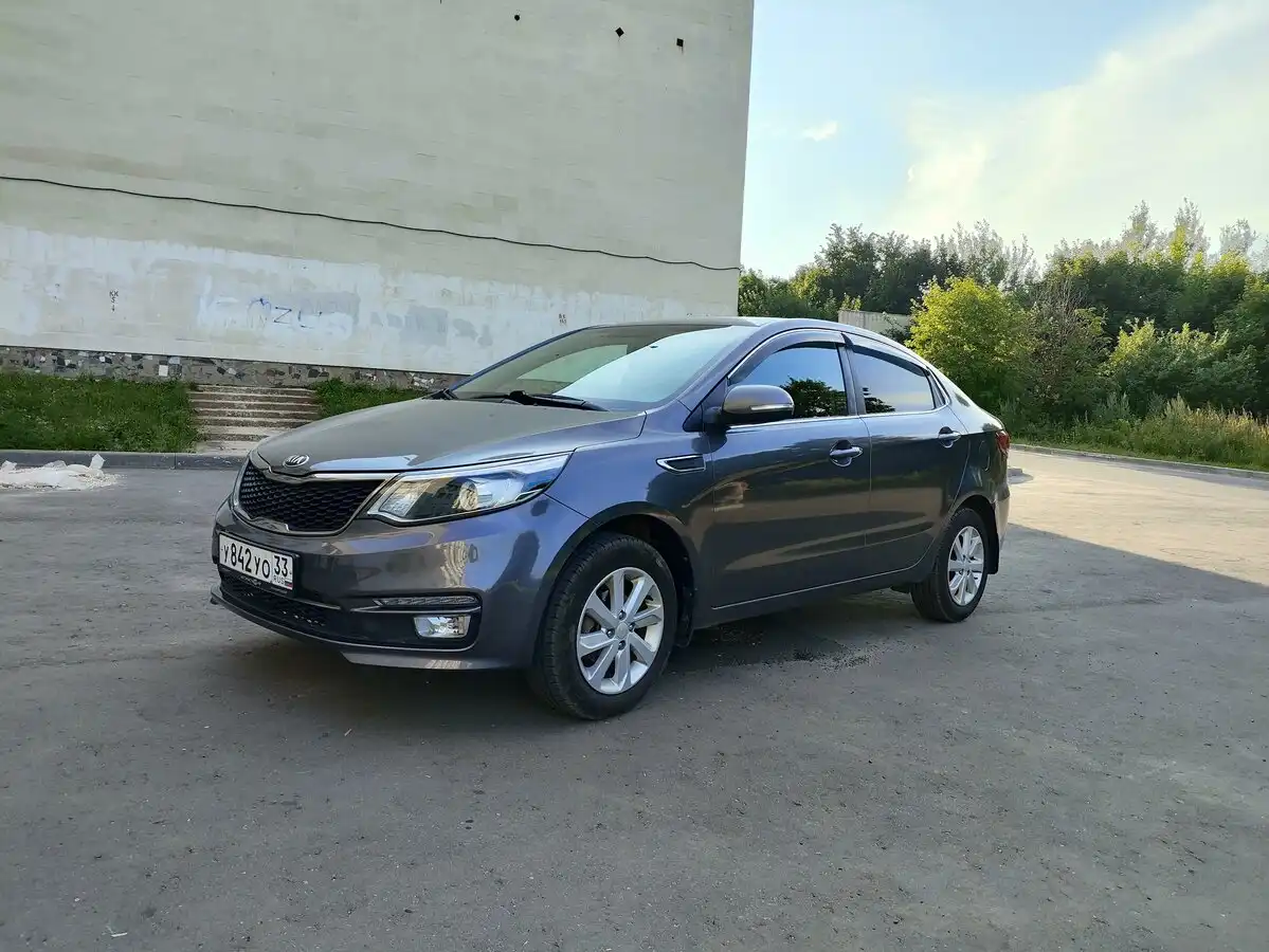 Фото автомобиля KIA RIO, 2017 — госномер У842УО33. Цвет: ТЕМНО-СЕРЫЙ