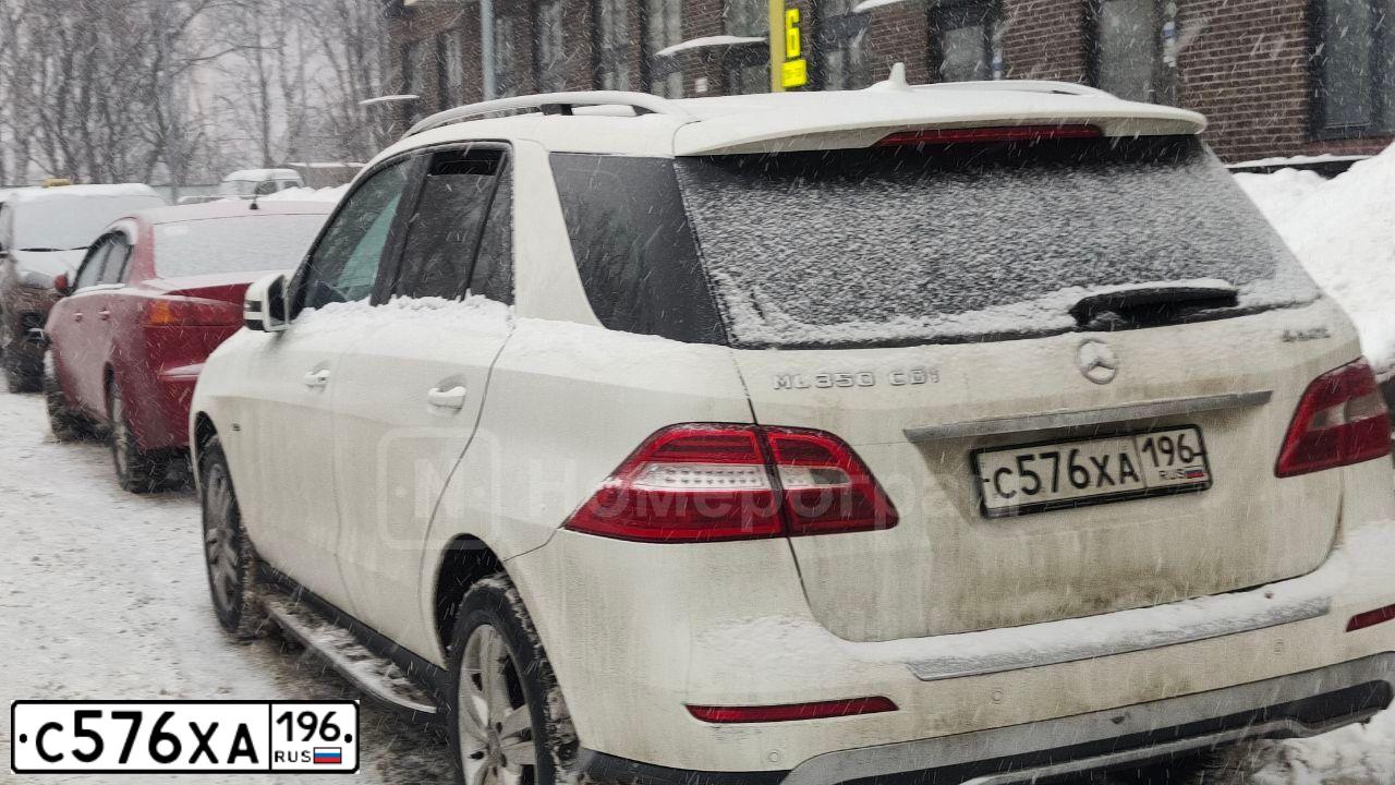 Фото автомобиля MERCEDES M-KLASSE, 2012 — госномер С576ХА196. Цвет: Белый