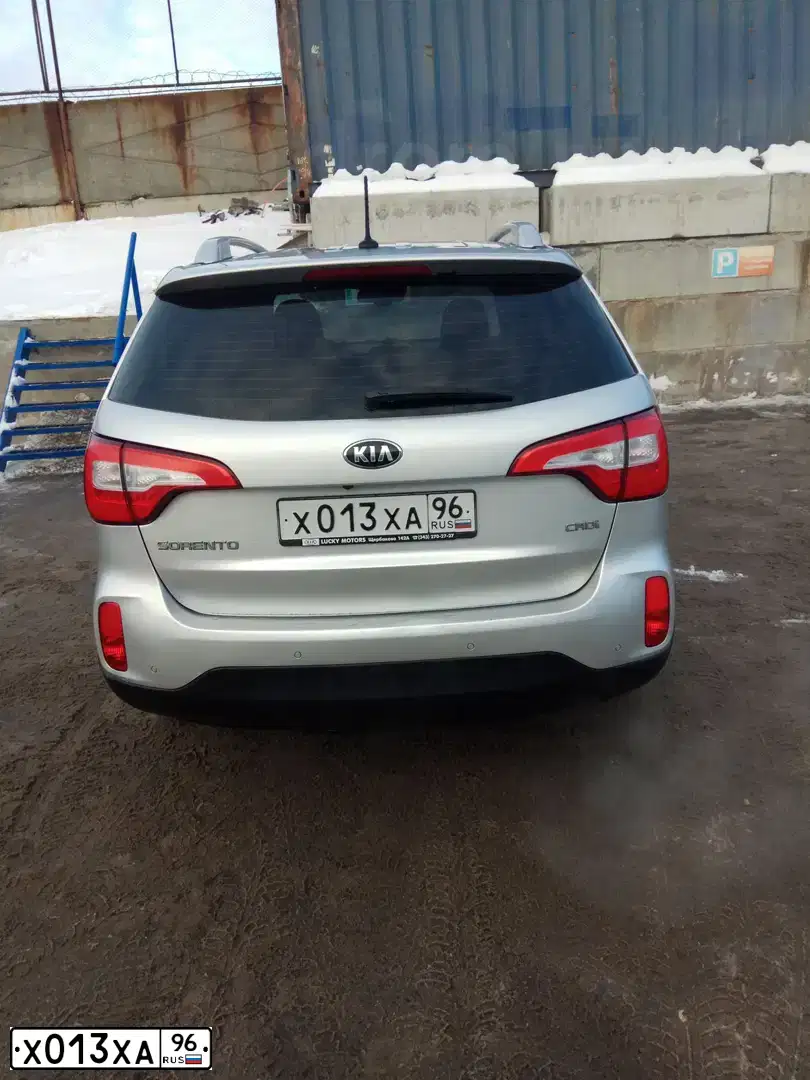 Фото автомобиля KIA SORENTO, 2013 — госномер В064ОВ799. Цвет: СВЕТЛО-СЕРЫЙ