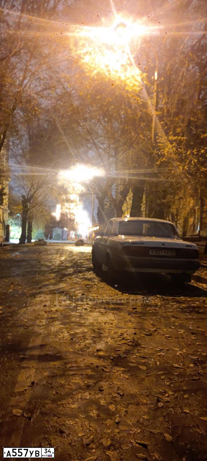 Фото автомобиля GAZ 3110 WOLGA, 1999 — госномер А557УВ34. Цвет: БЕЛЫЙ